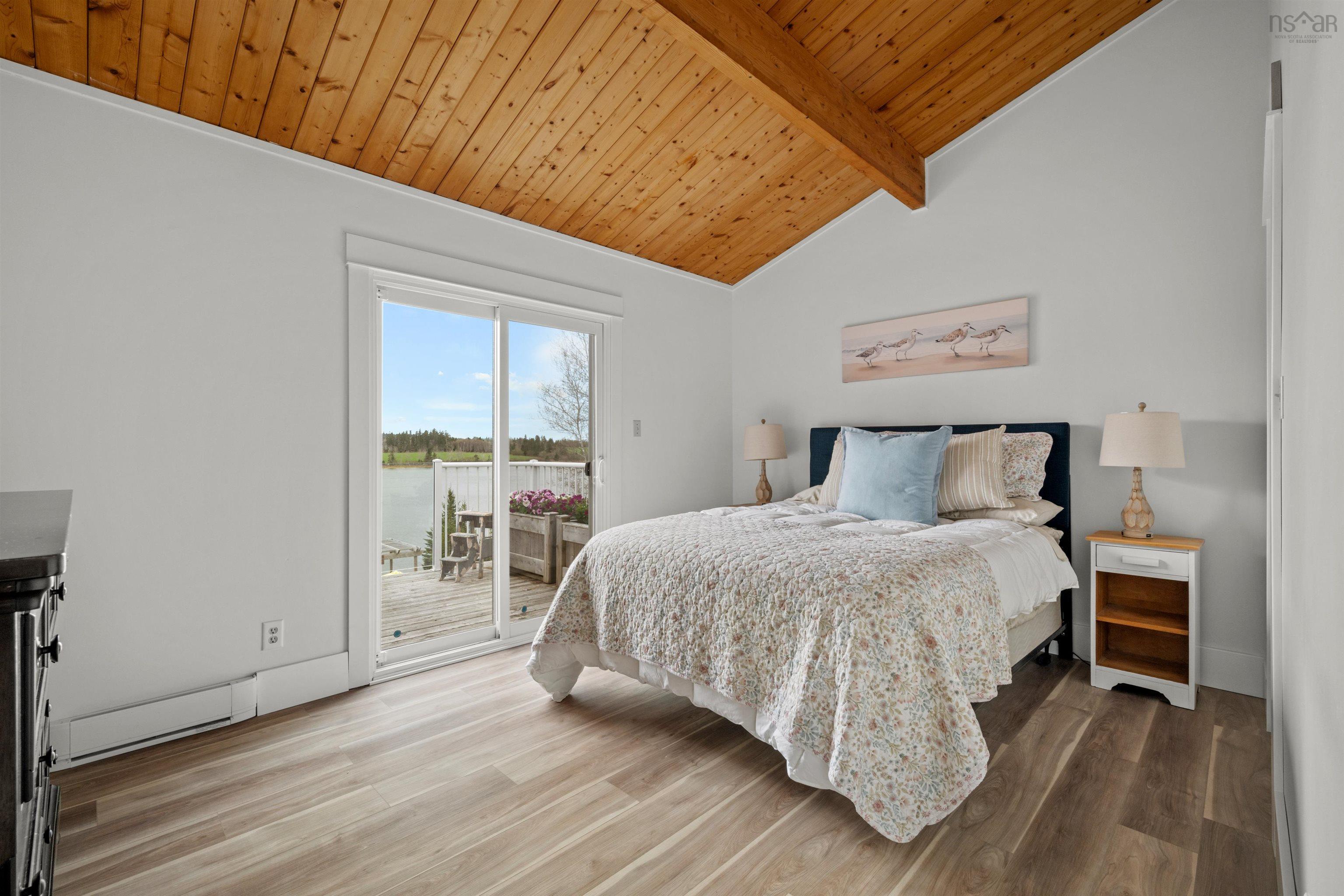 $879,900.00: 42 Goldfinch Lane, Heckmans Island