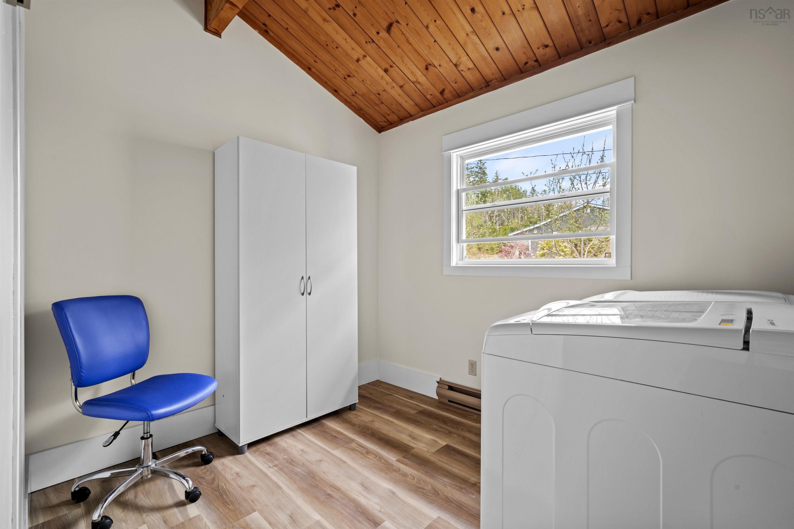 $879,900.00: 42 Goldfinch Lane, Heckmans Island