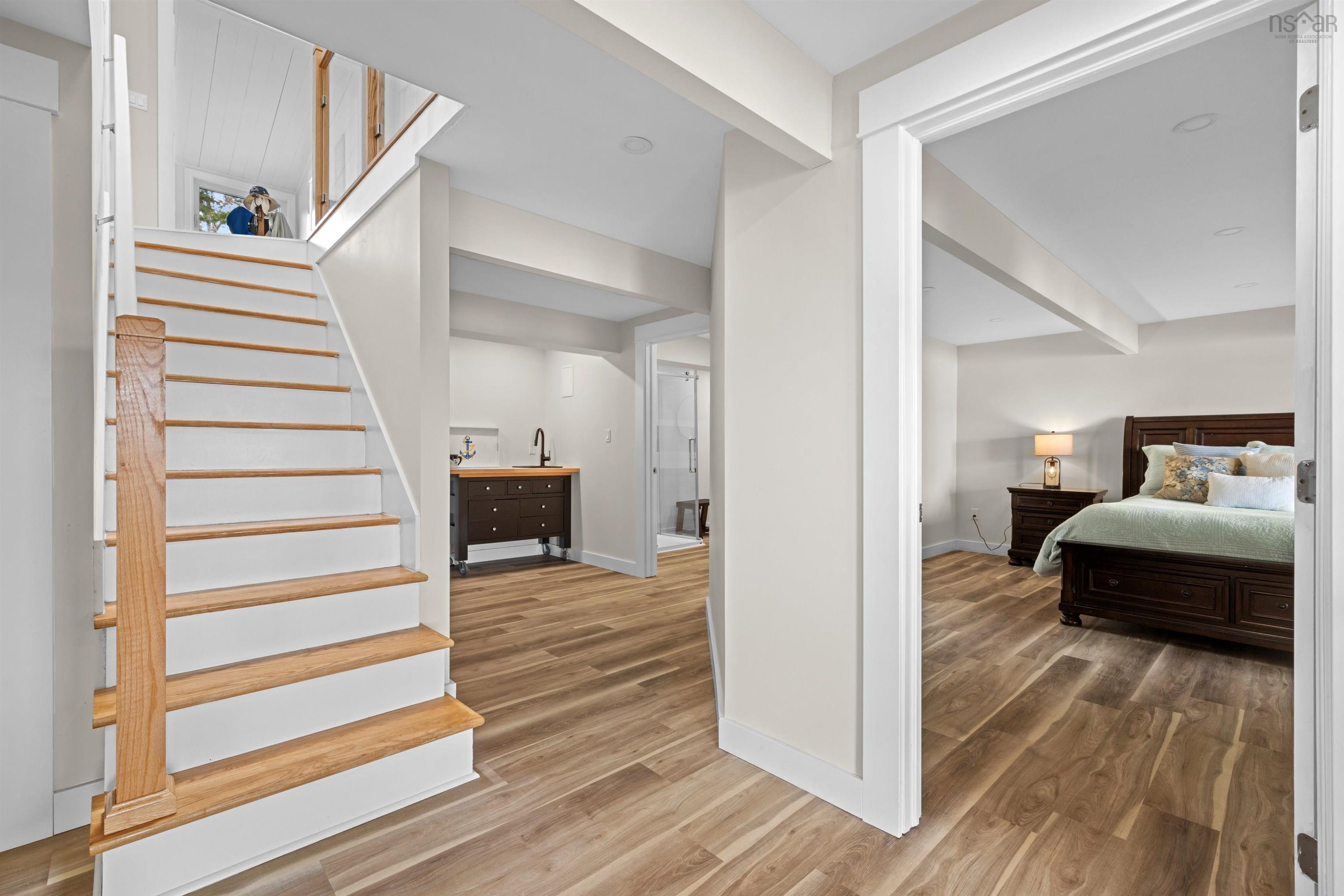 $879,900.00: 42 Goldfinch Lane, Heckmans Island
