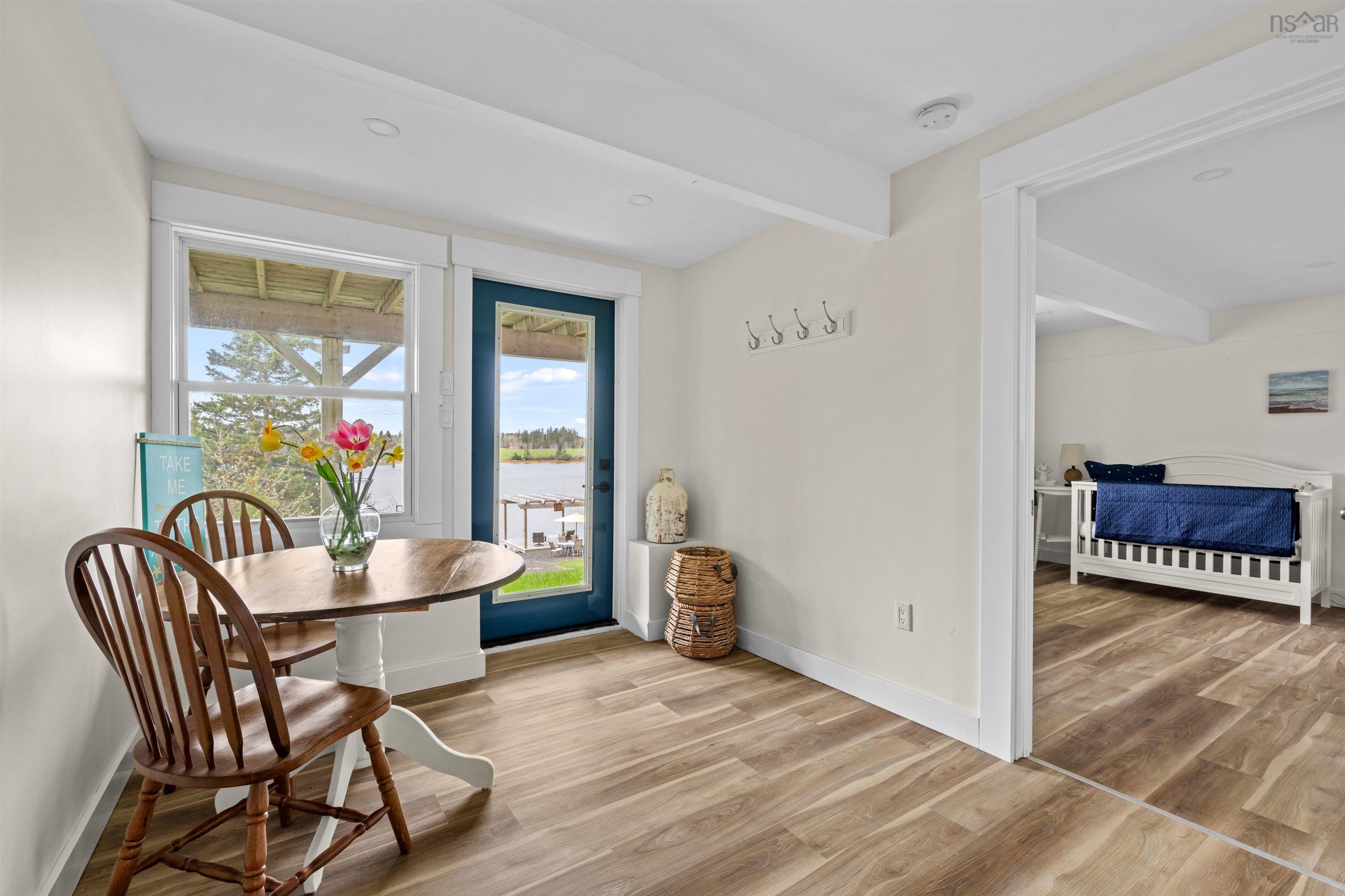 $879,900.00: 42 Goldfinch Lane, Heckmans Island