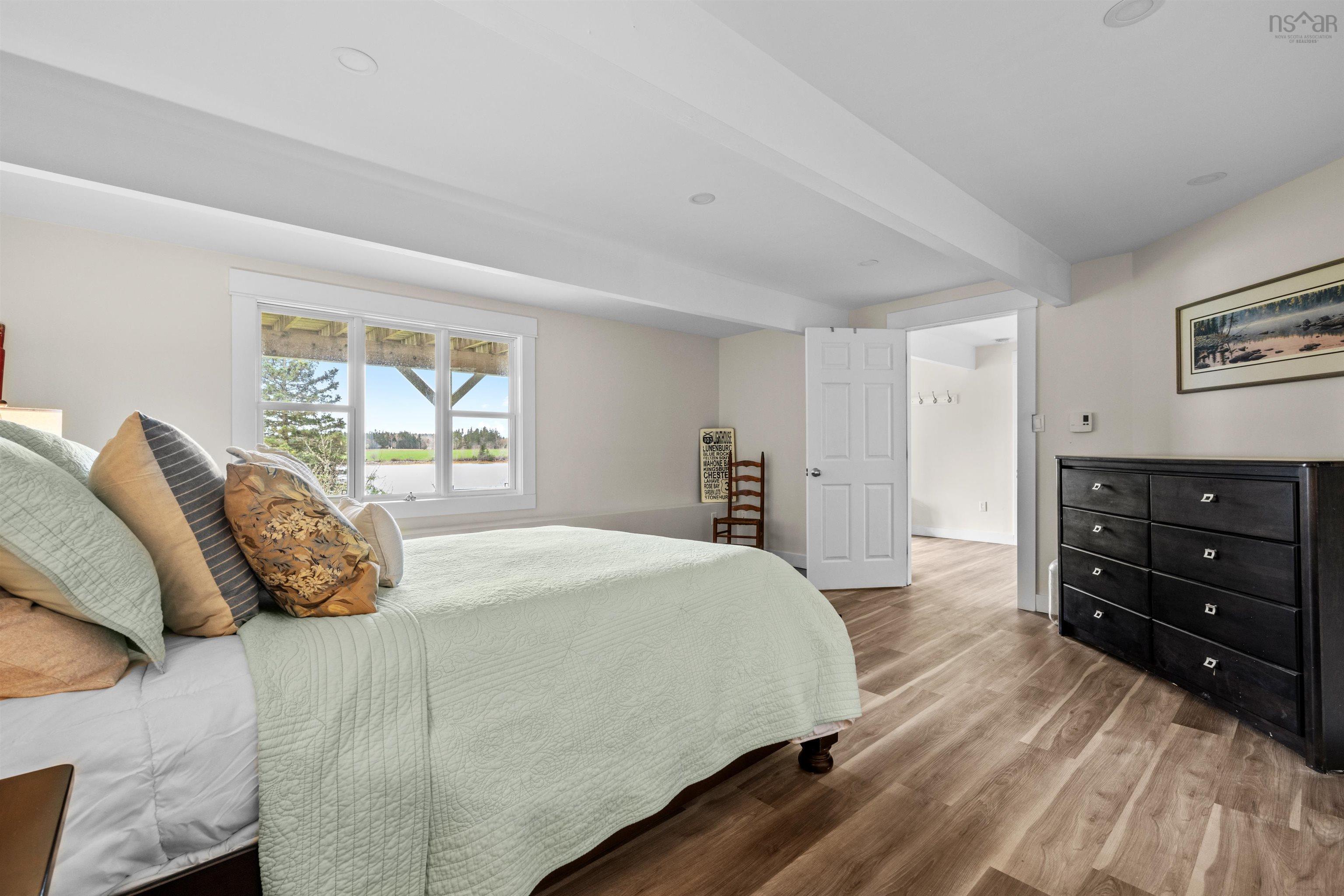 $879,900.00: 42 Goldfinch Lane, Heckmans Island