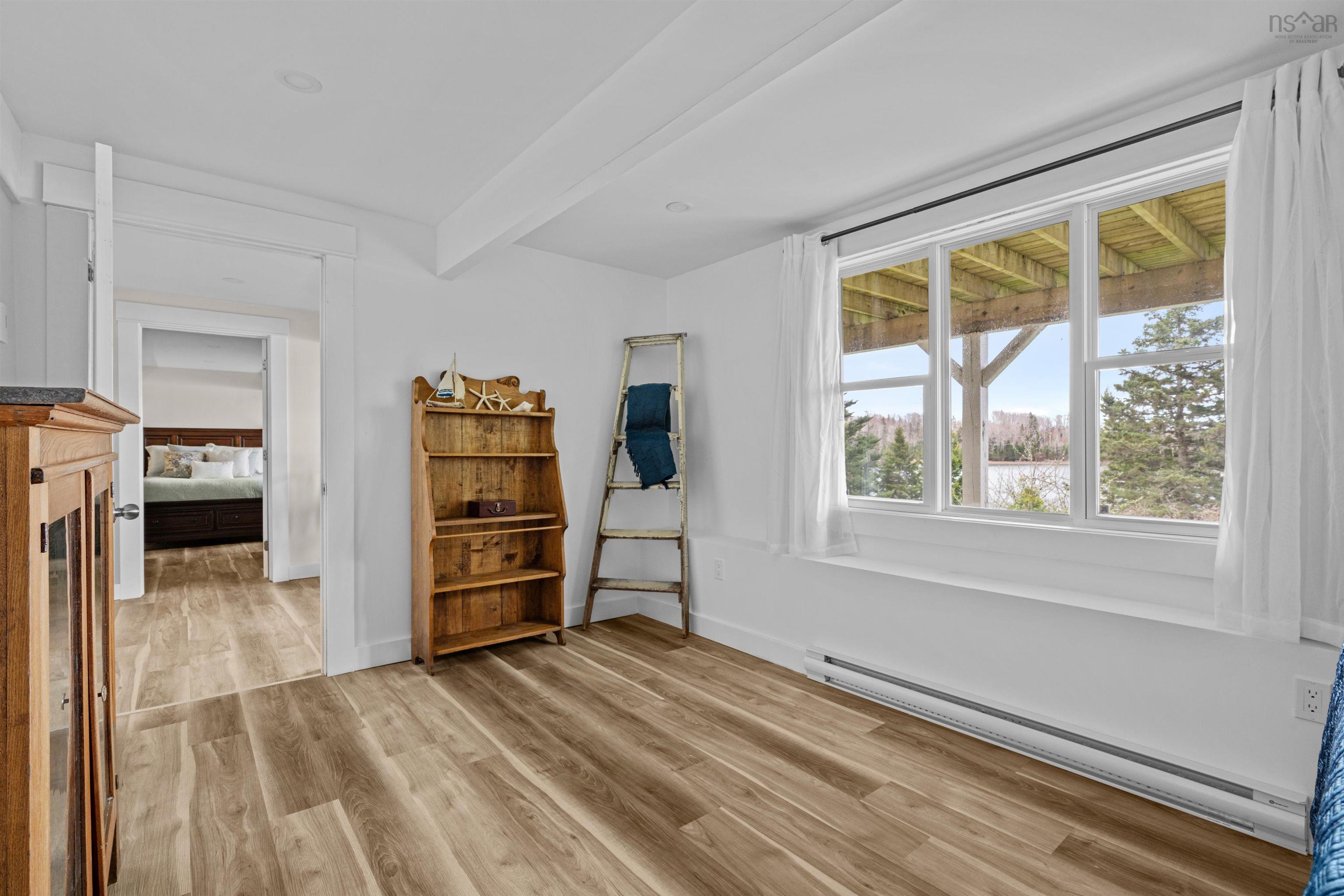 $879,900.00: 42 Goldfinch Lane, Heckmans Island