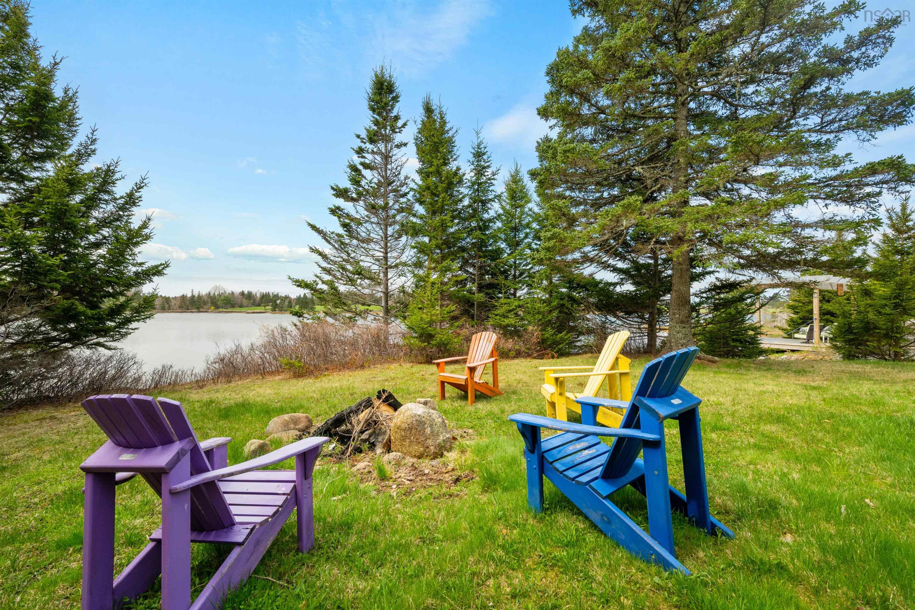 $879,900.00: 42 Goldfinch Lane, Heckmans Island