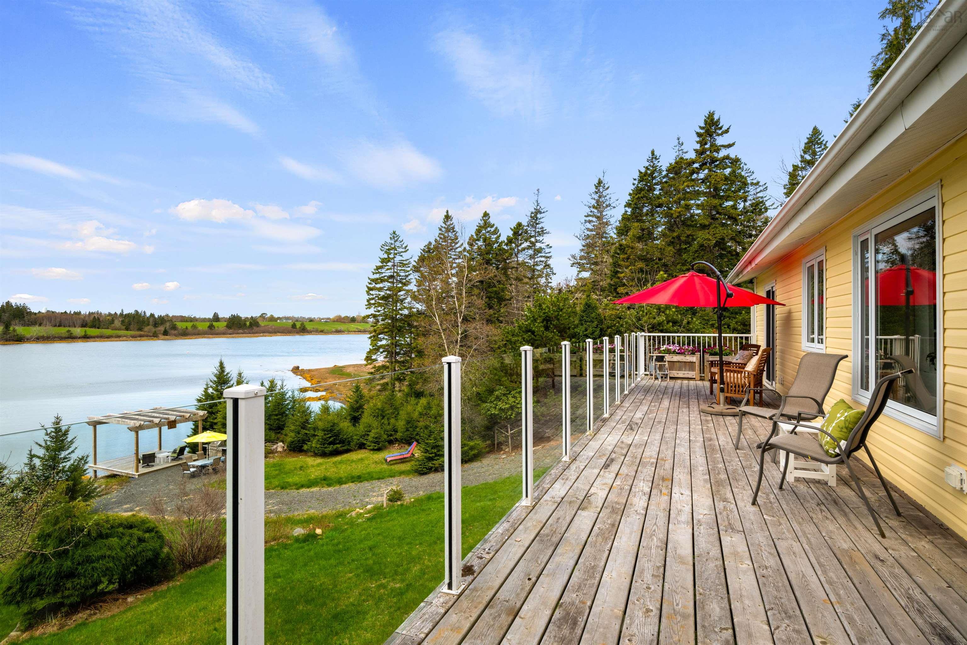 $879,900.00: 42 Goldfinch Lane, Heckmans Island