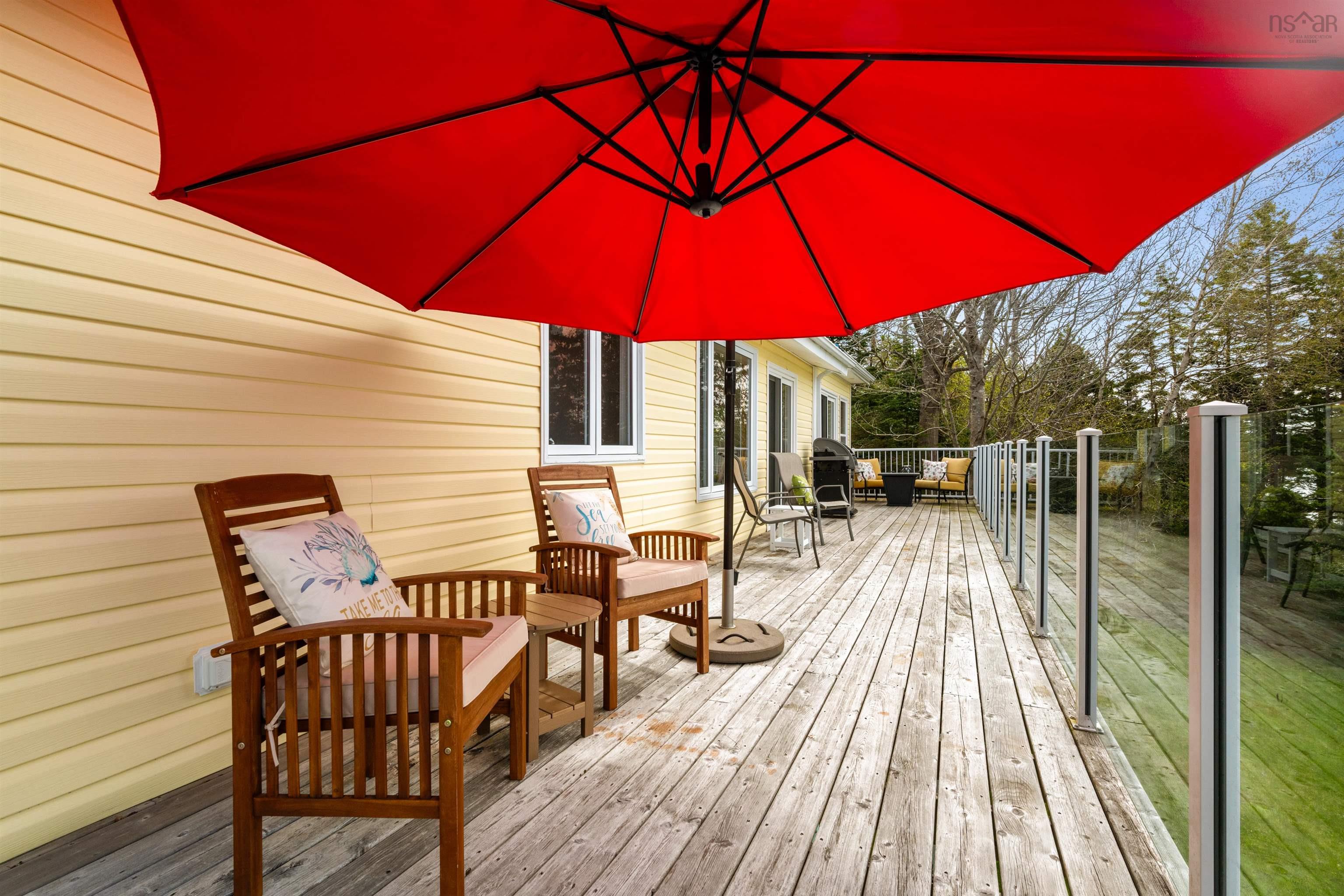 $879,900.00: 42 Goldfinch Lane, Heckmans Island