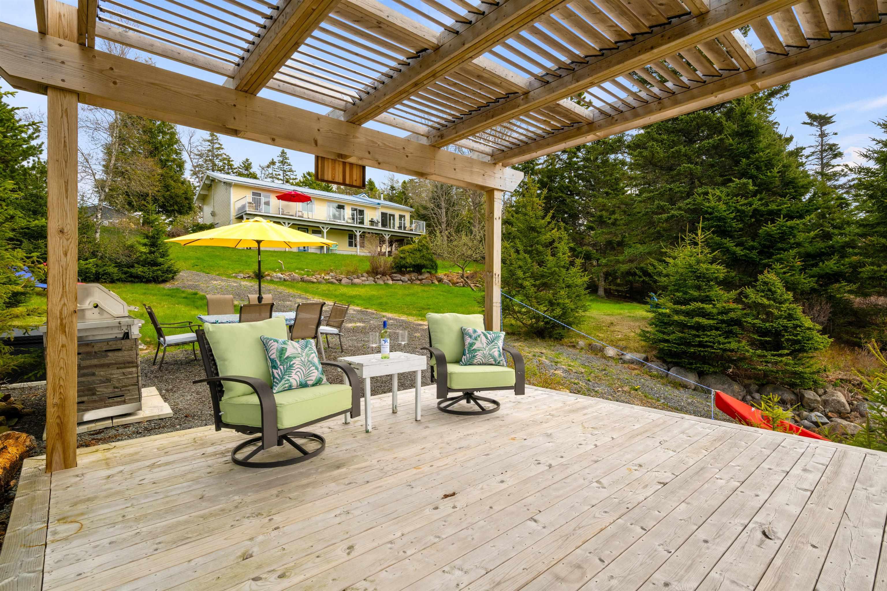 $879,900.00: 42 Goldfinch Lane, Heckmans Island