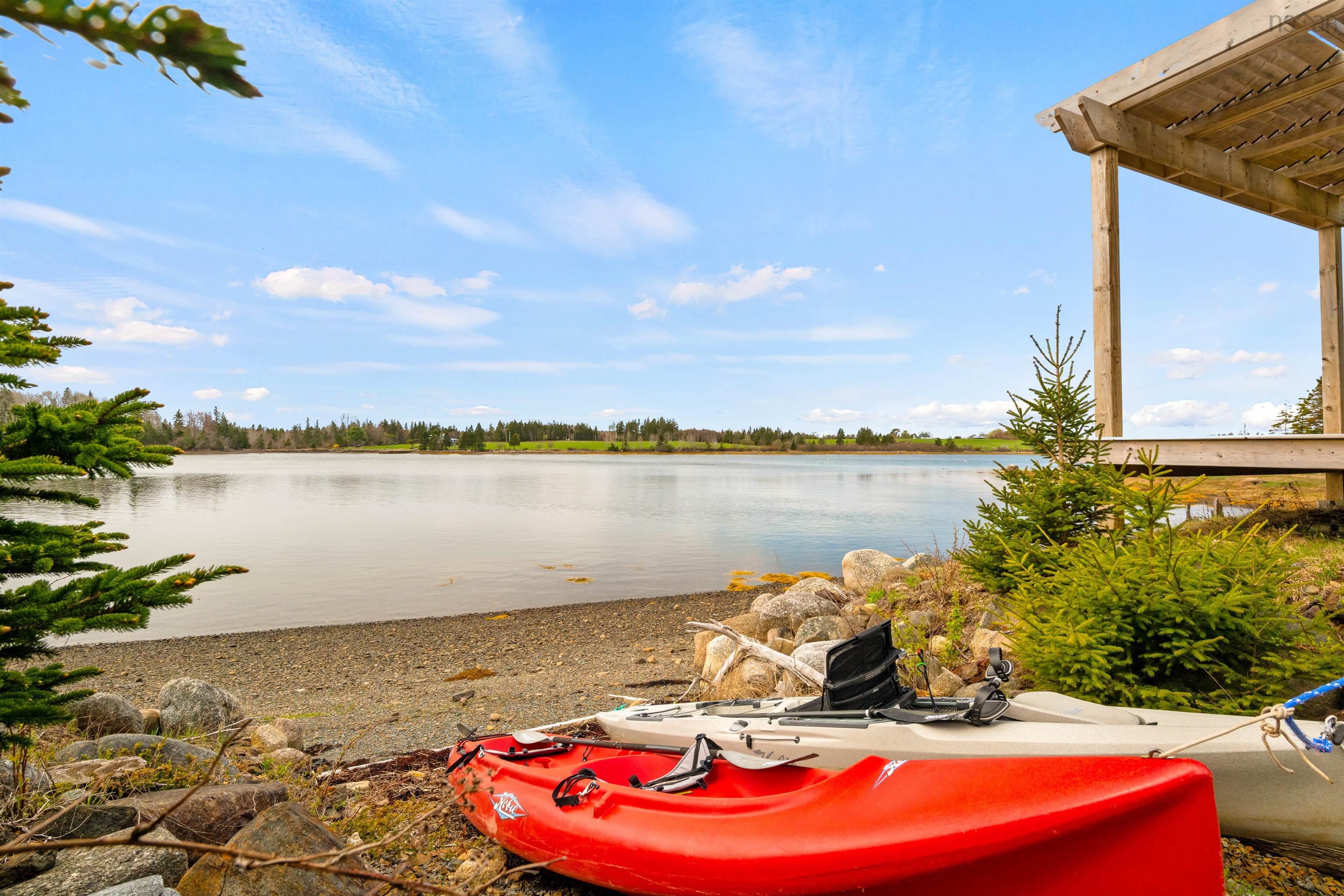 $879,900.00: 42 Goldfinch Lane, Heckmans Island