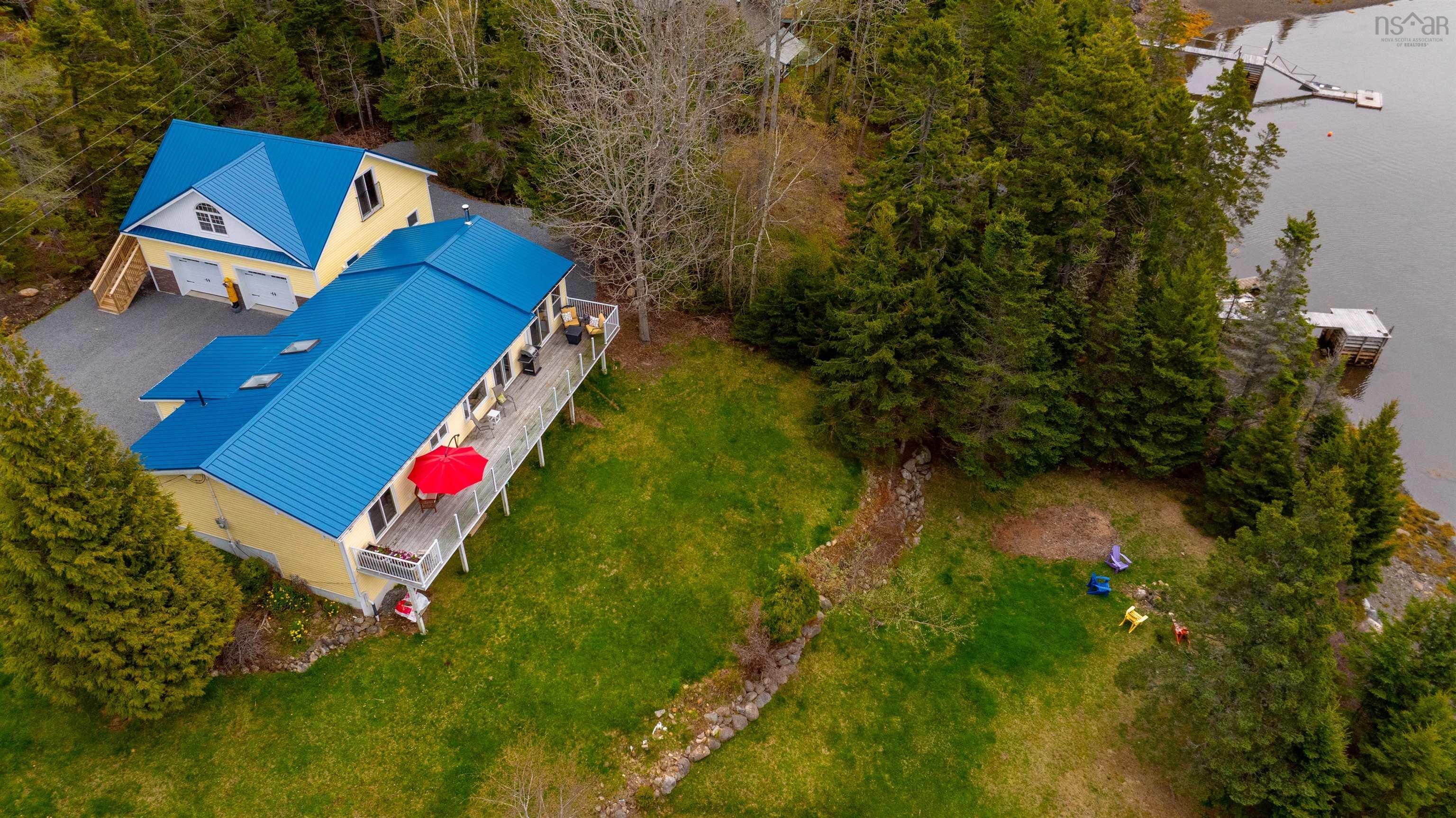 $879,900.00: 42 Goldfinch Lane, Heckmans Island