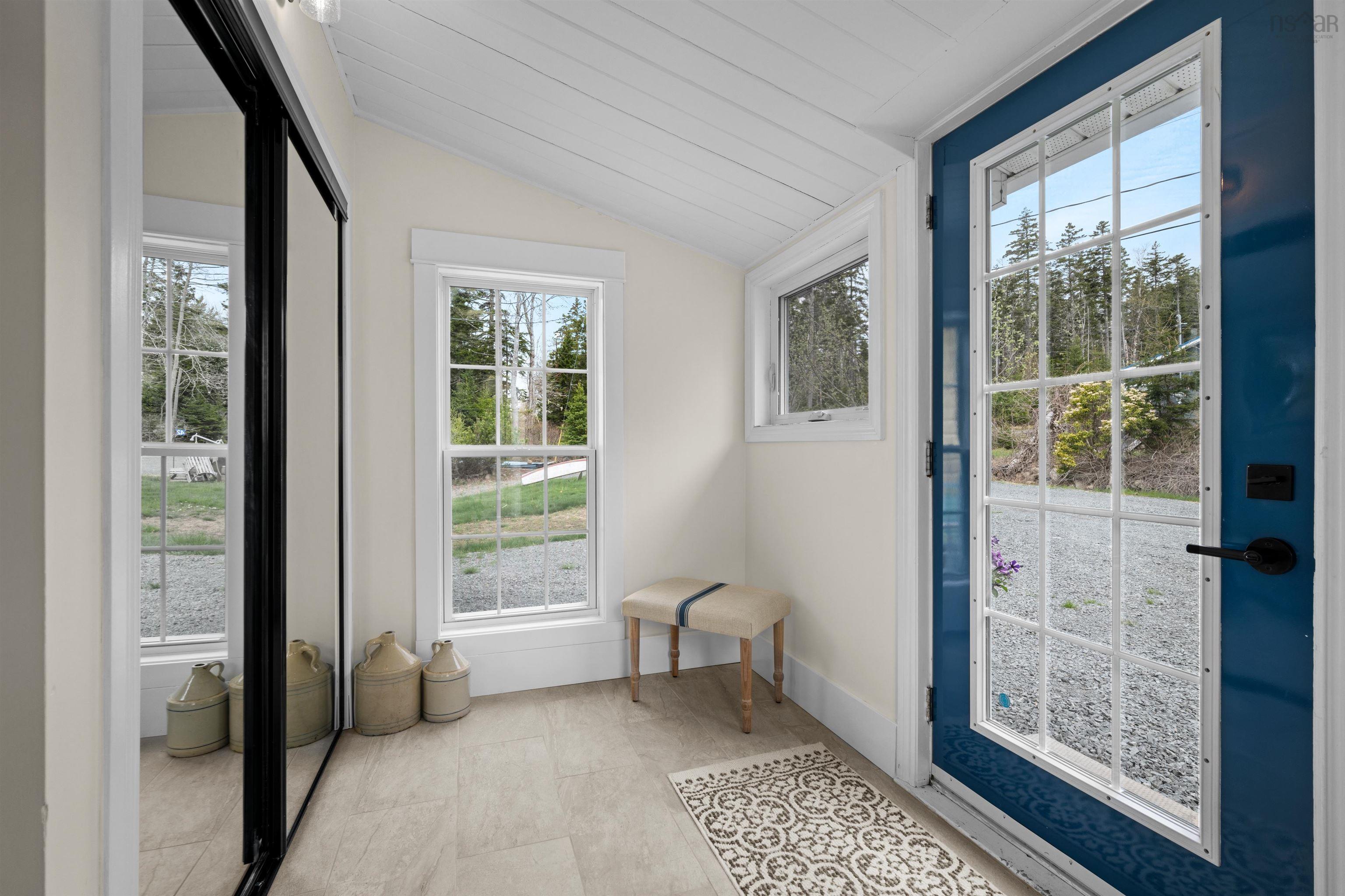 $879,900.00: 42 Goldfinch Lane, Heckmans Island