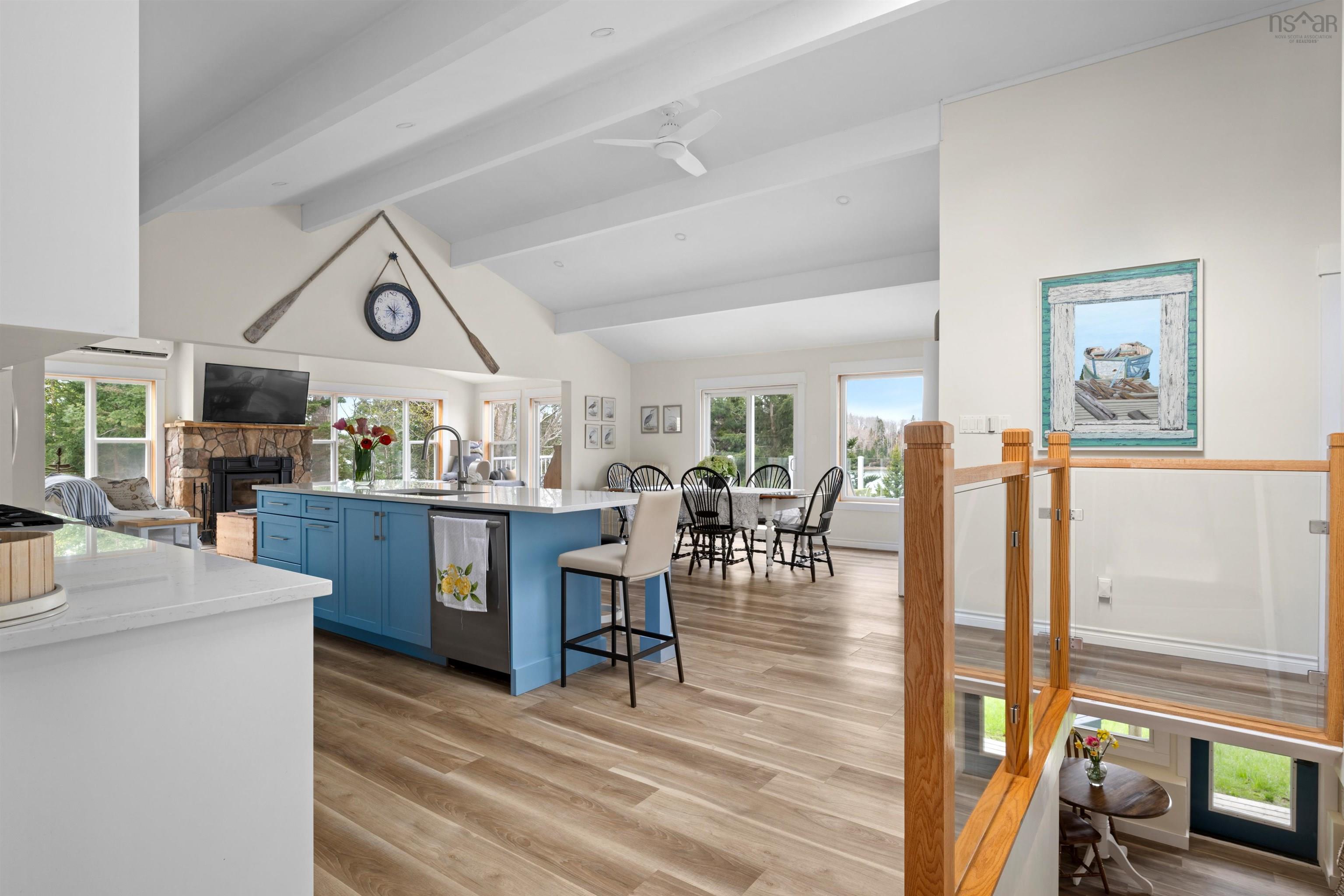 $879,900.00: 42 Goldfinch Lane, Heckmans Island