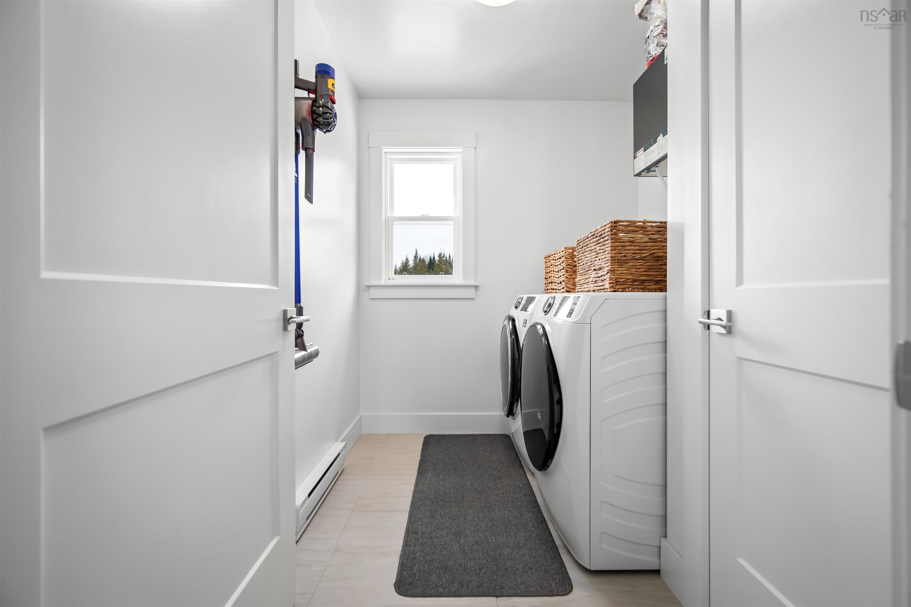 $989,900.00: 1465 McCabe Lake Drive, Middle Sackville