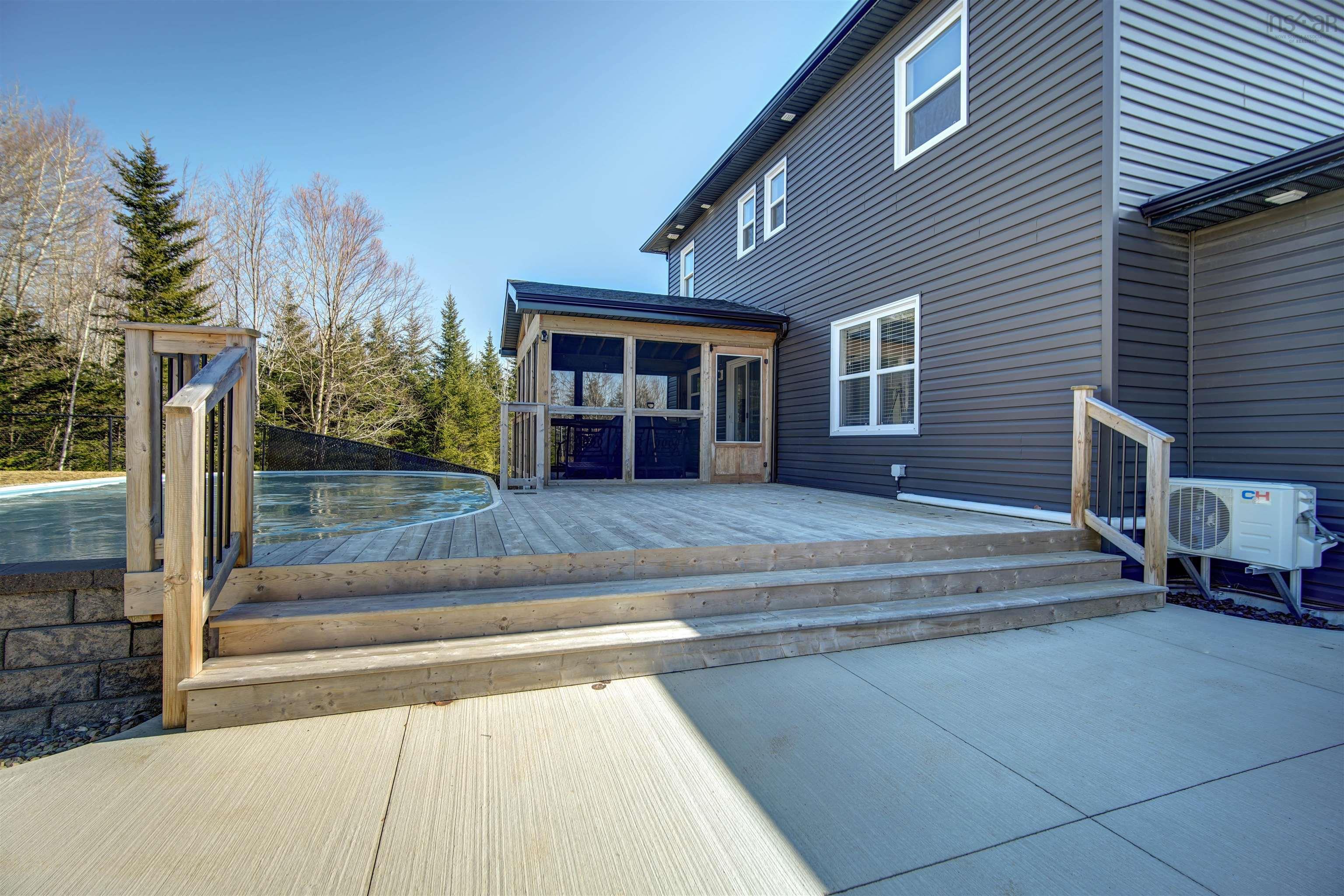 $989,900.00: 1465 McCabe Lake Drive, Middle Sackville