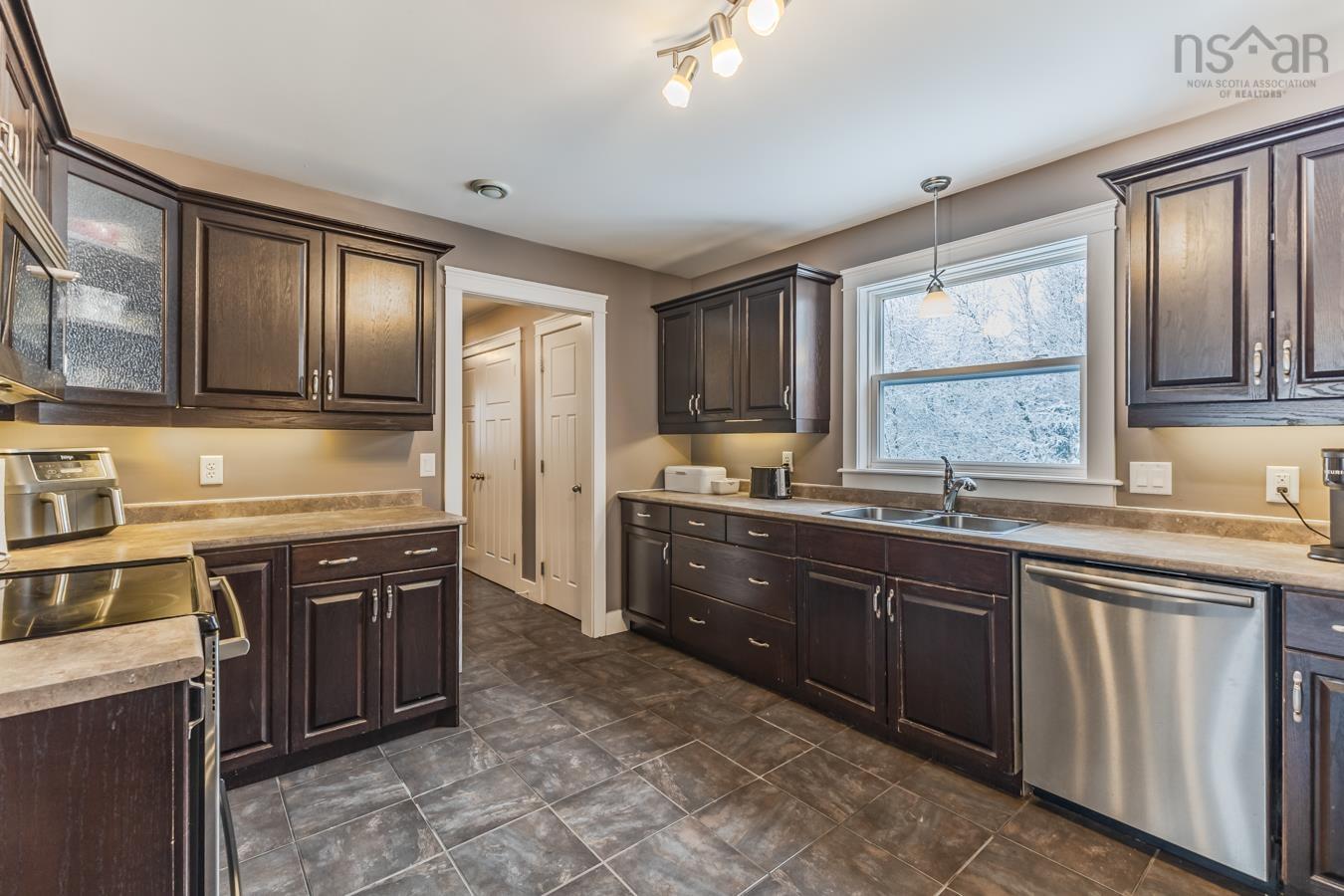 $569,900.00: 80 Burris Drive, Valley