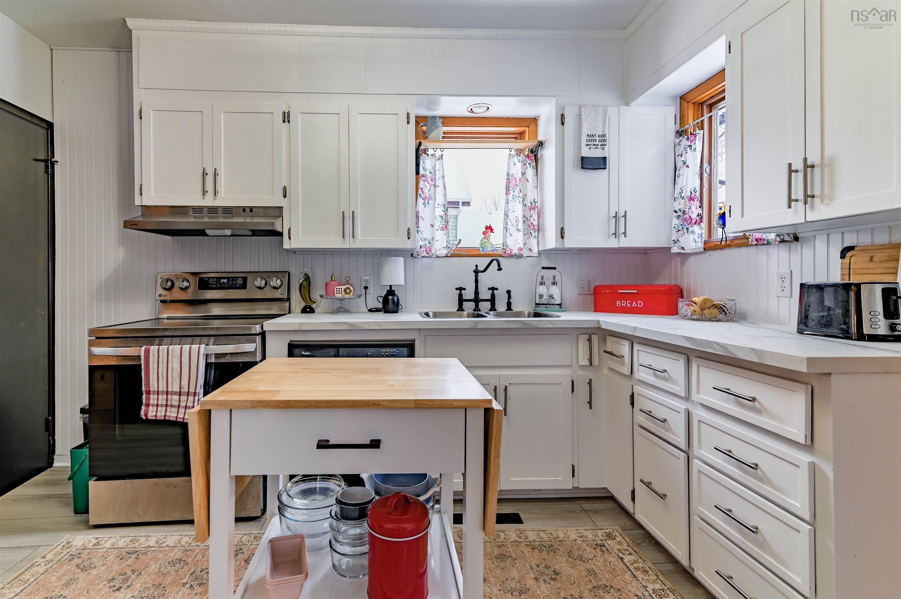 $399,900.00: 201 Main Street, Kentville