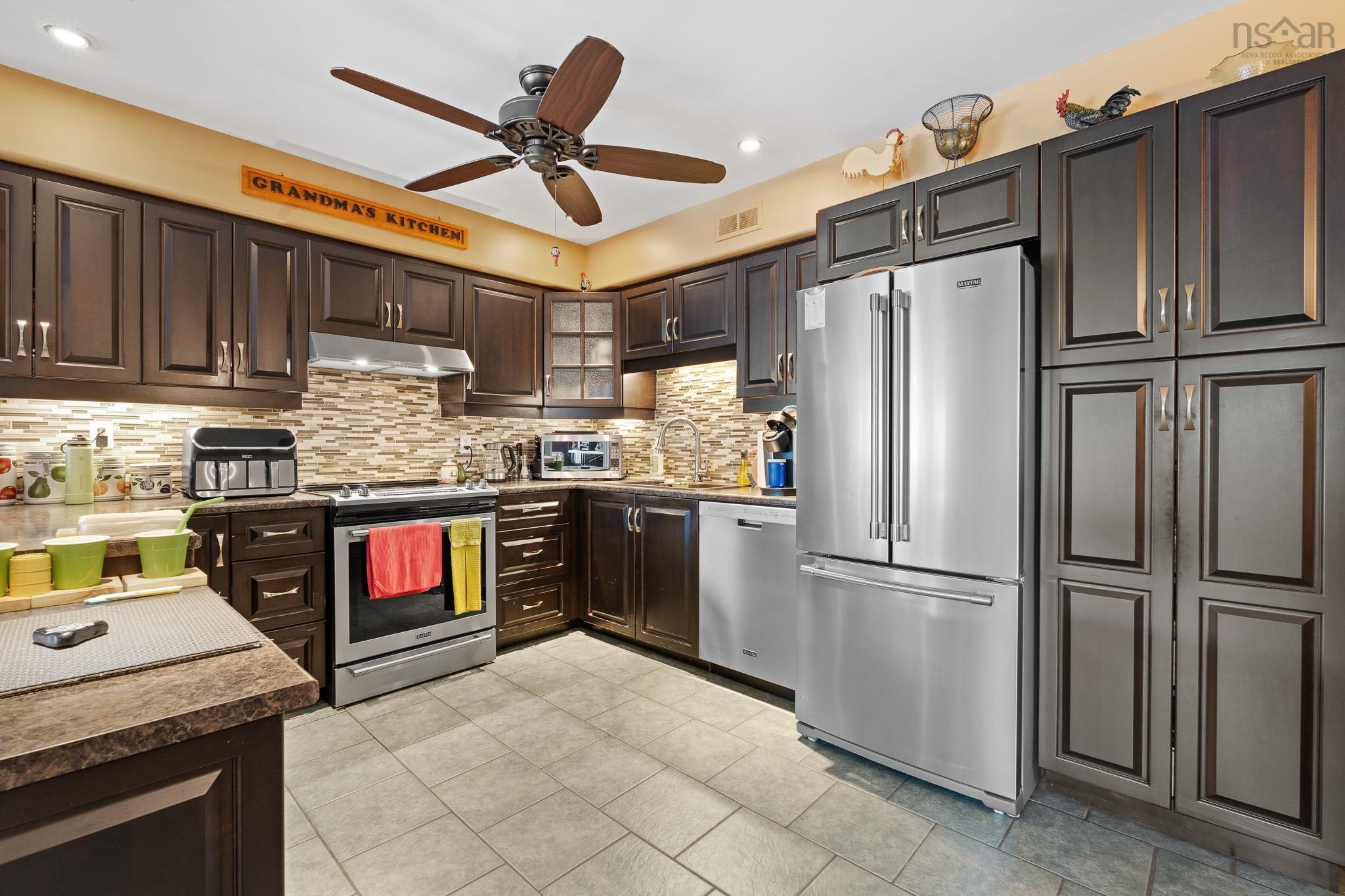 $649,900.00: 214 512 Parkland Drive, Halifax