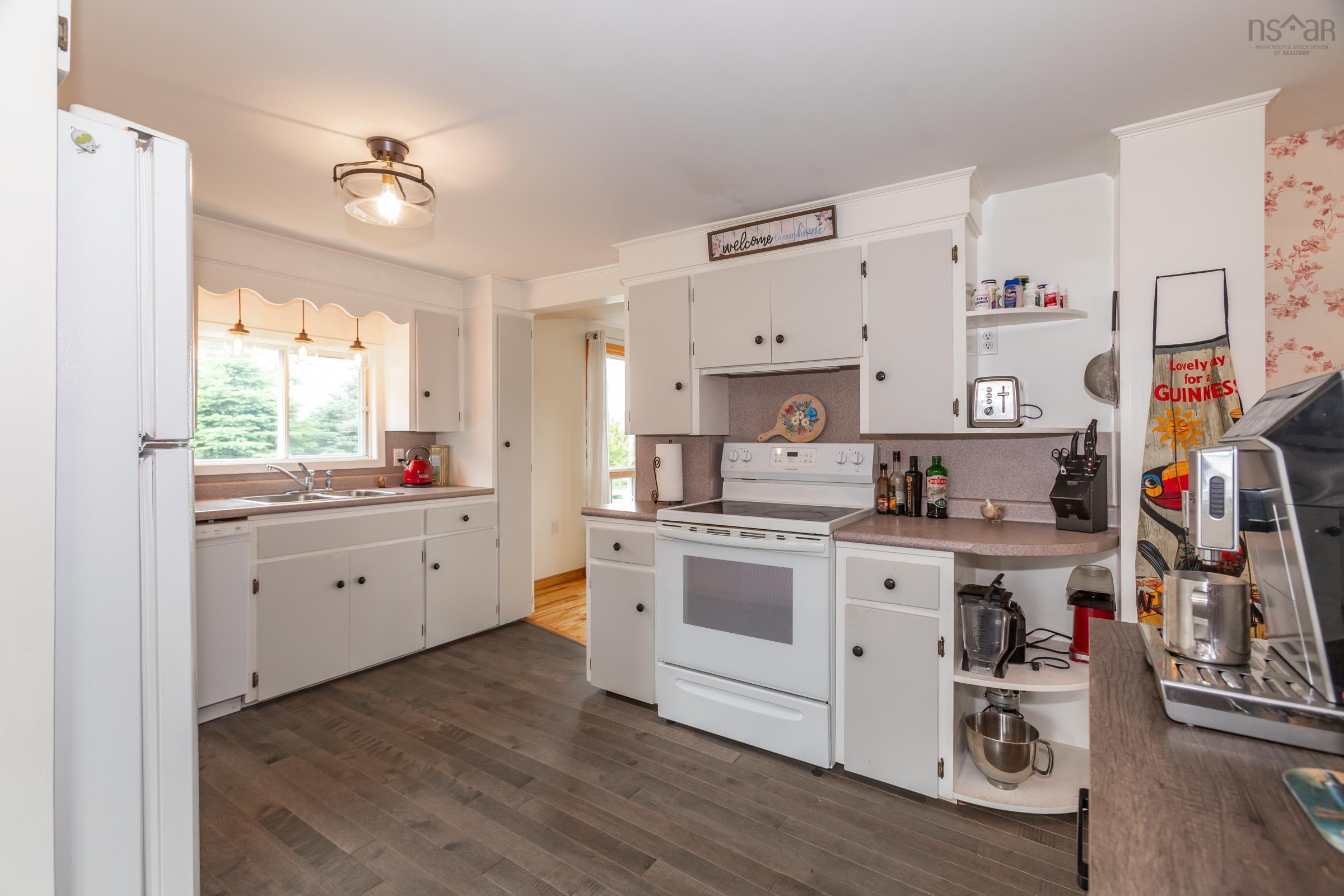 $479,500.00: 676 Highway 201, Moschelle