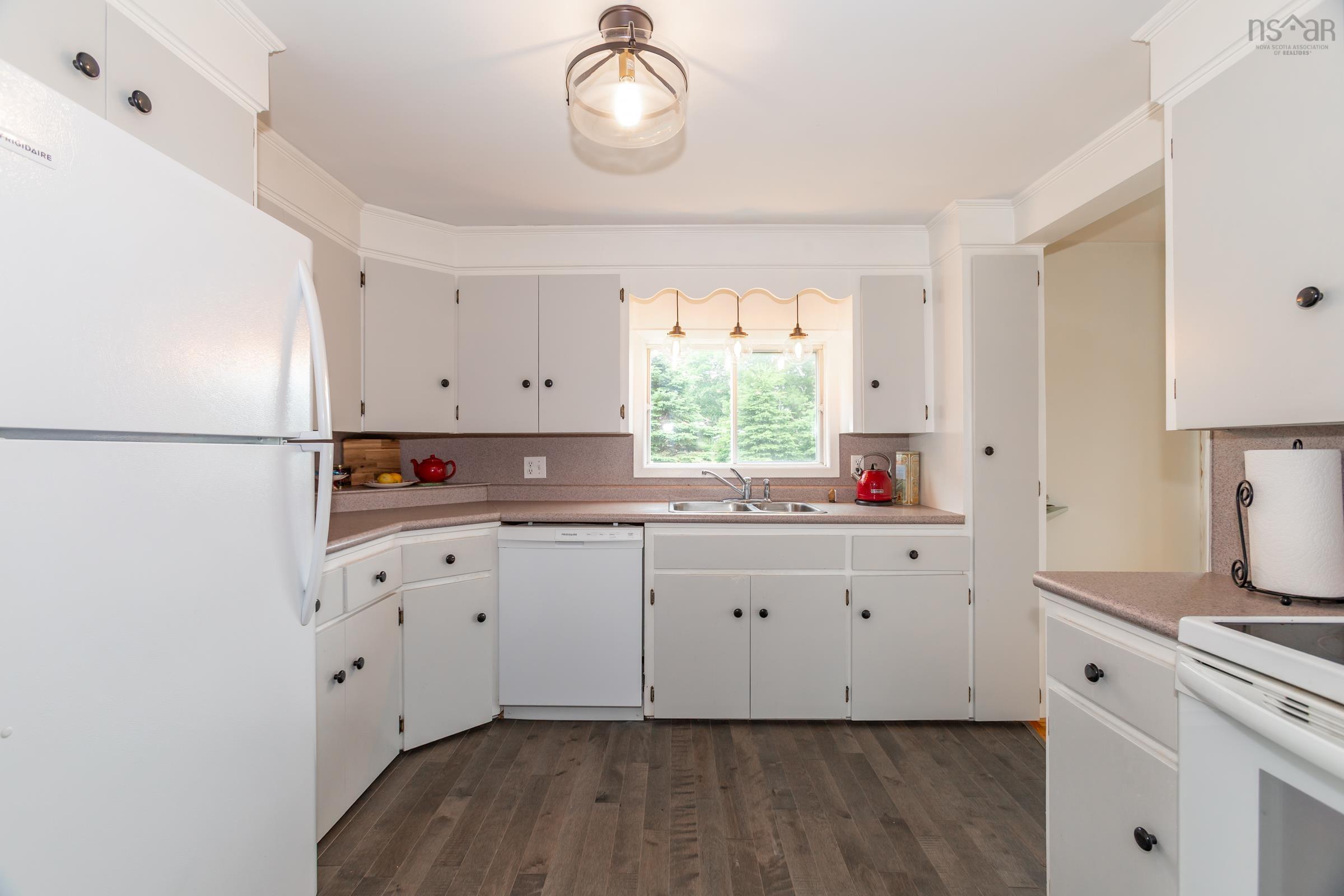 $479,500.00: 676 Highway 201, Moschelle