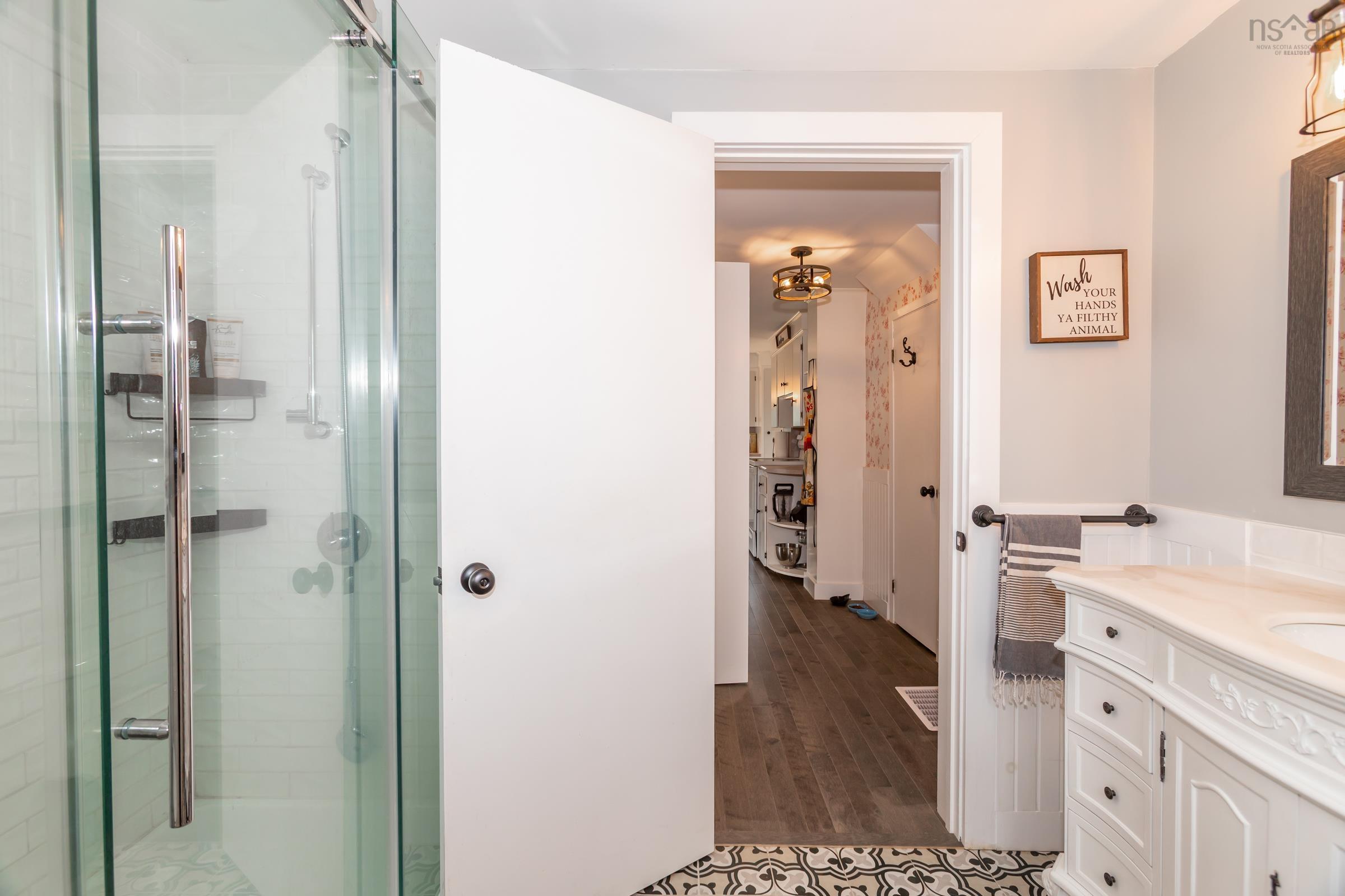 $479,500.00: 676 Highway 201, Moschelle