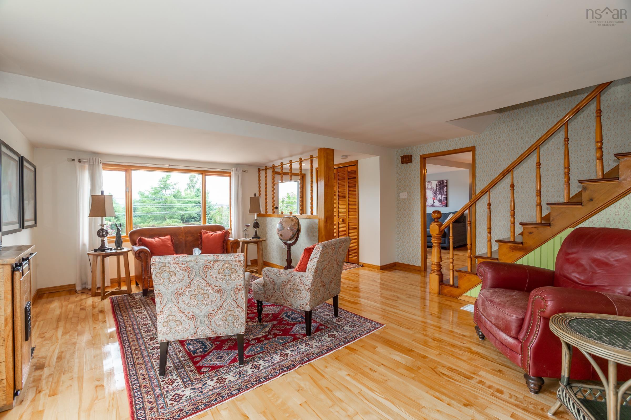 $479,500.00: 676 Highway 201, Moschelle