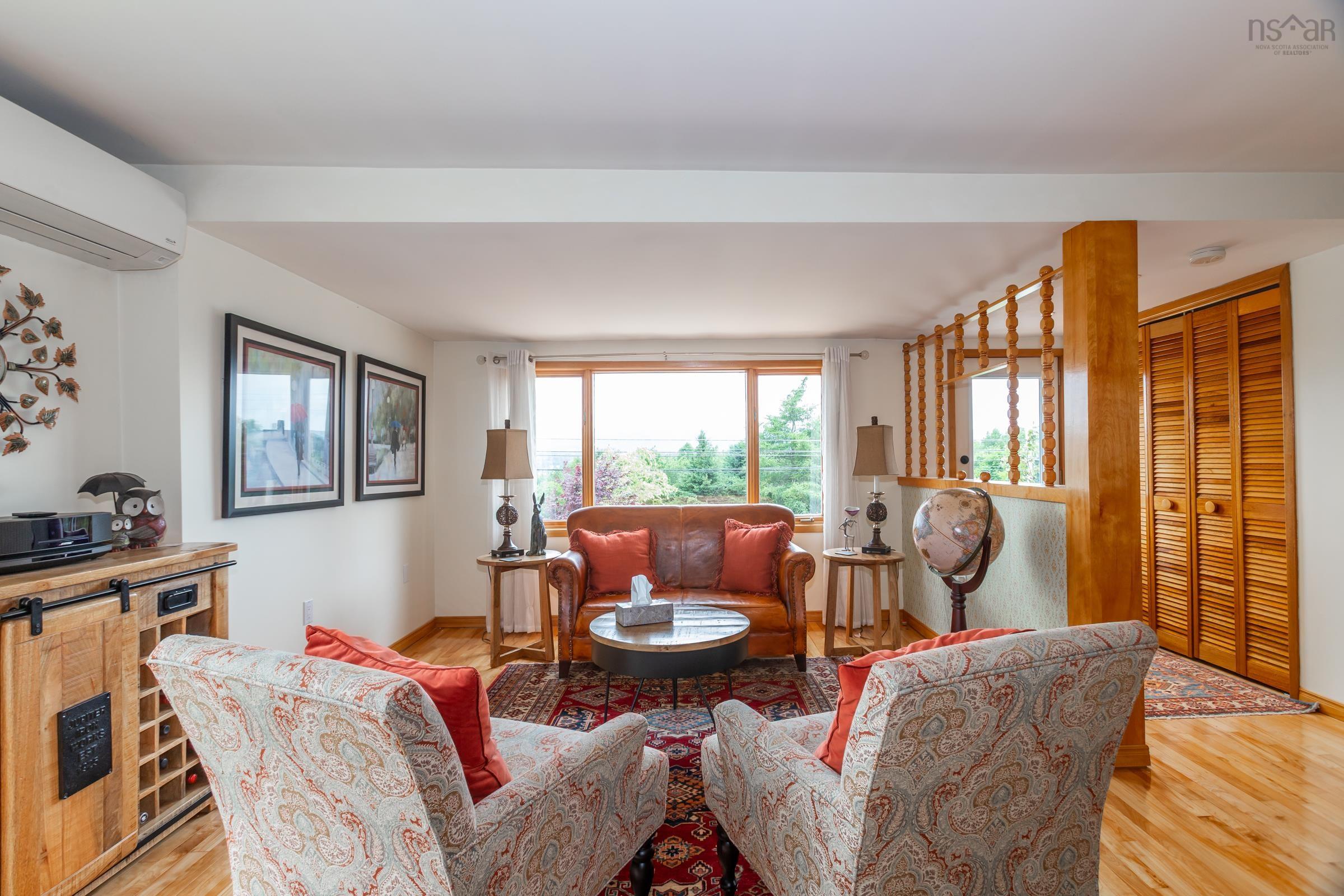 $479,500.00: 676 Highway 201, Moschelle