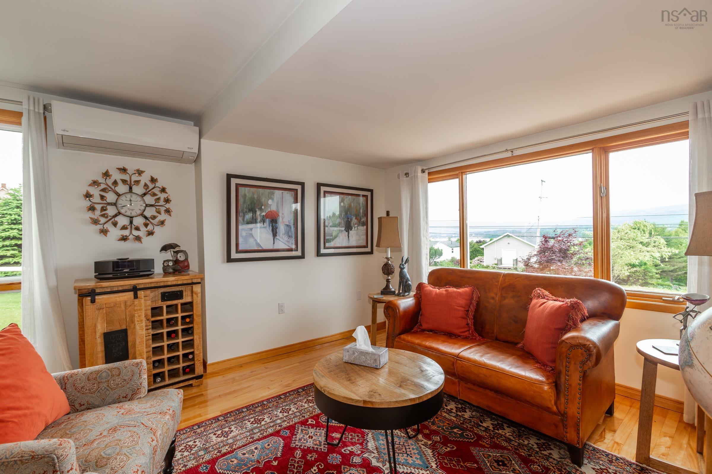 $479,500.00: 676 Highway 201, Moschelle