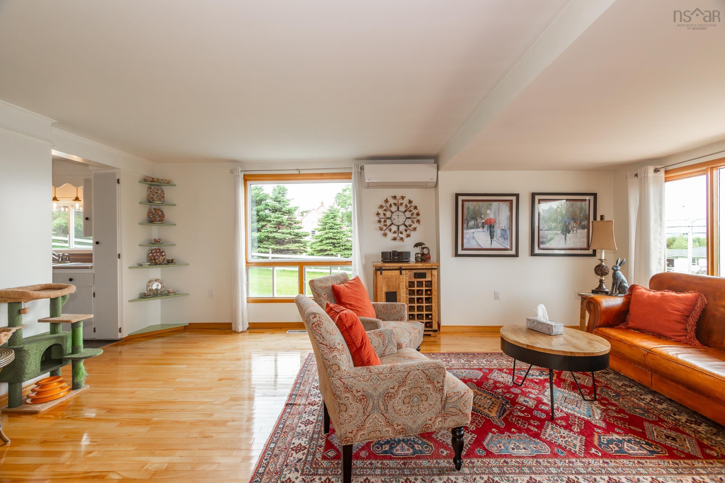 $479,500.00: 676 Highway 201, Moschelle