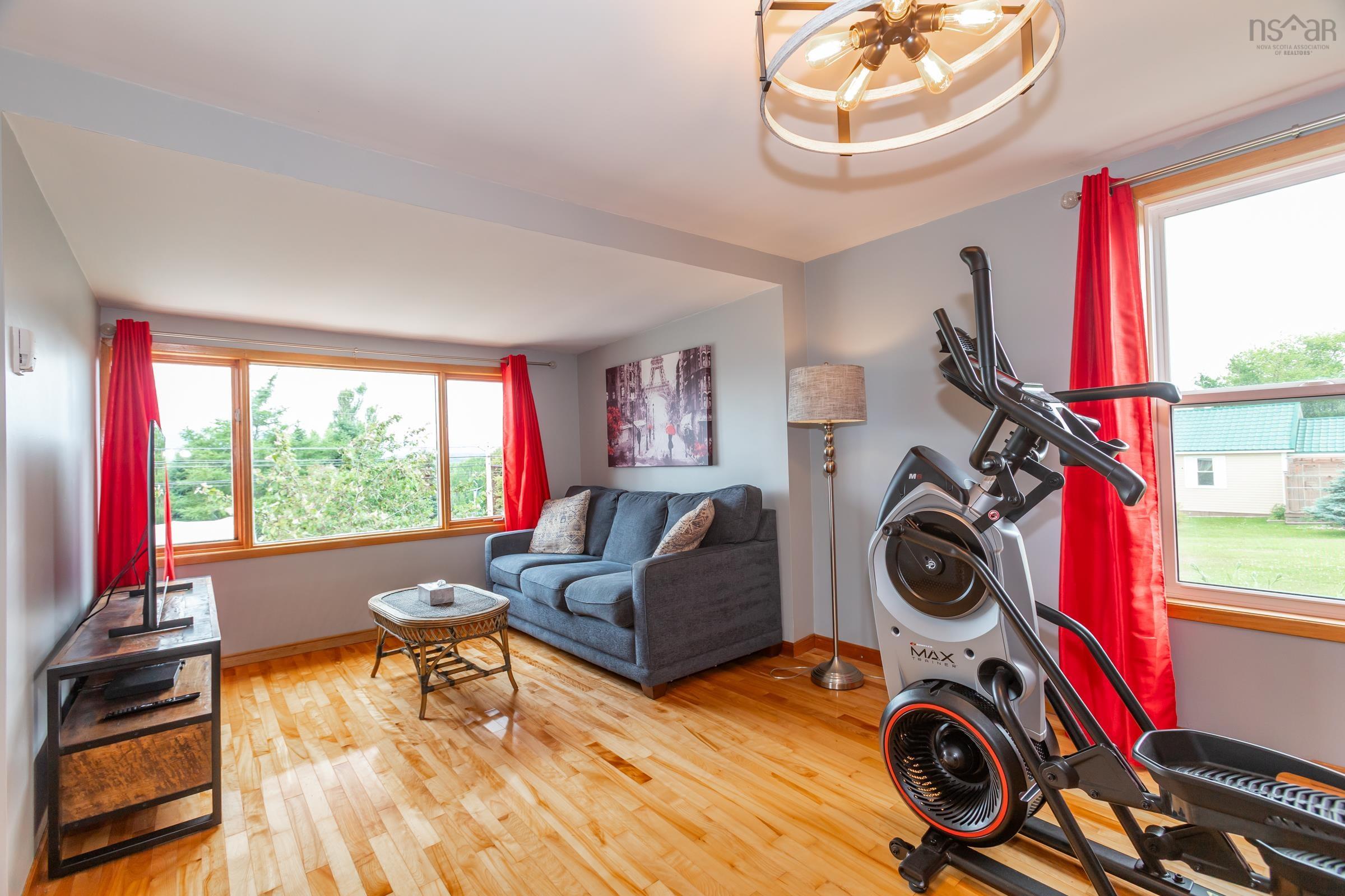 $479,500.00: 676 Highway 201, Moschelle