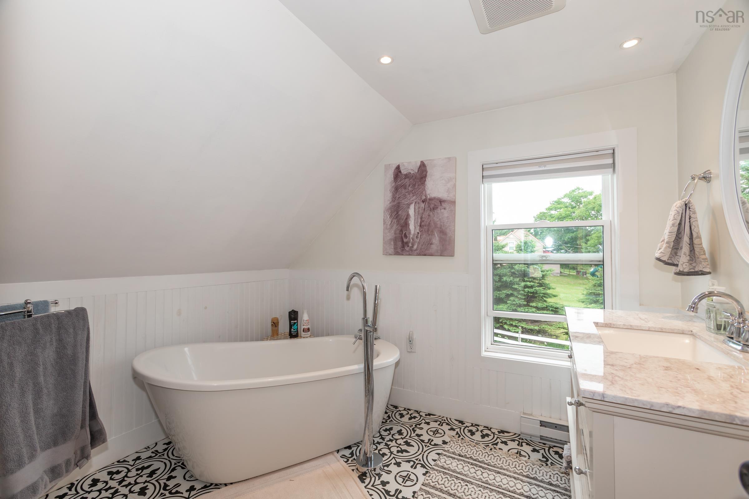 $479,500.00: 676 Highway 201, Moschelle