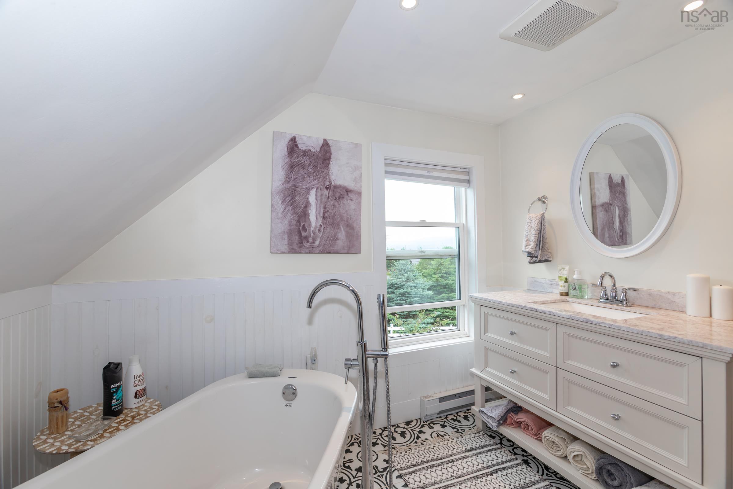 $479,500.00: 676 Highway 201, Moschelle