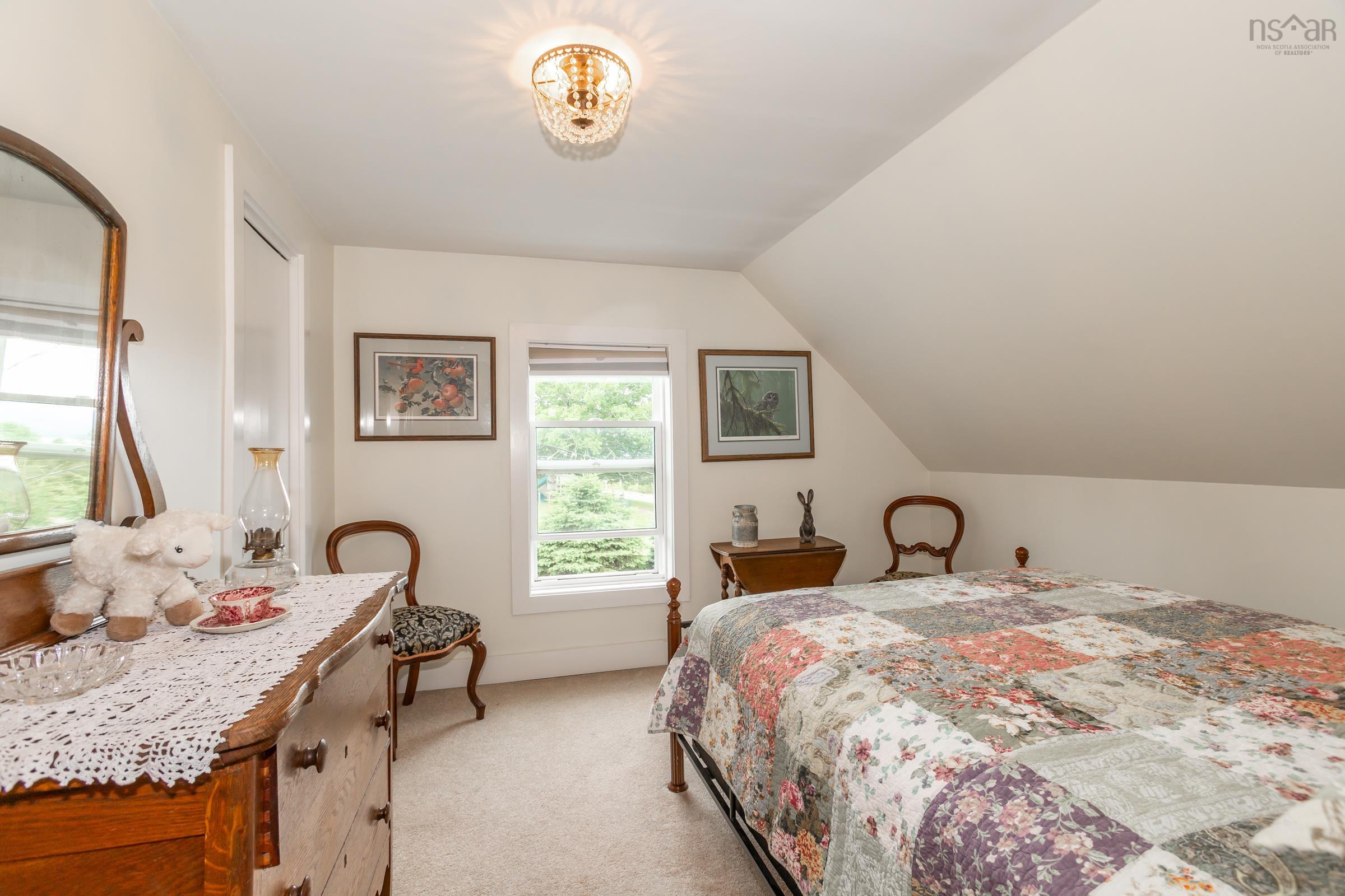 $479,500.00: 676 Highway 201, Moschelle