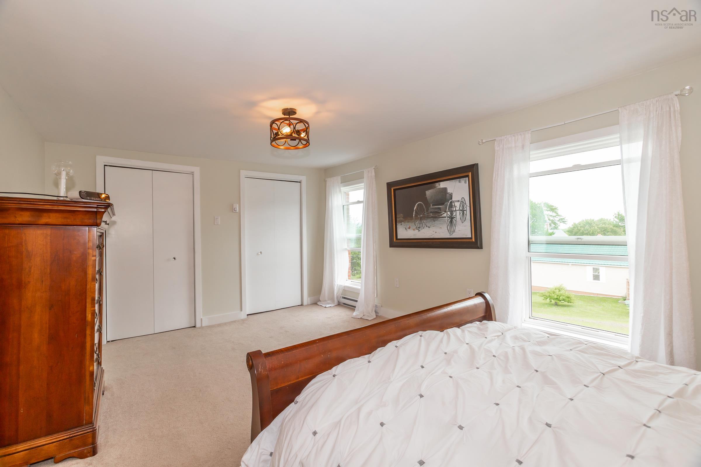 $479,500.00: 676 Highway 201, Moschelle