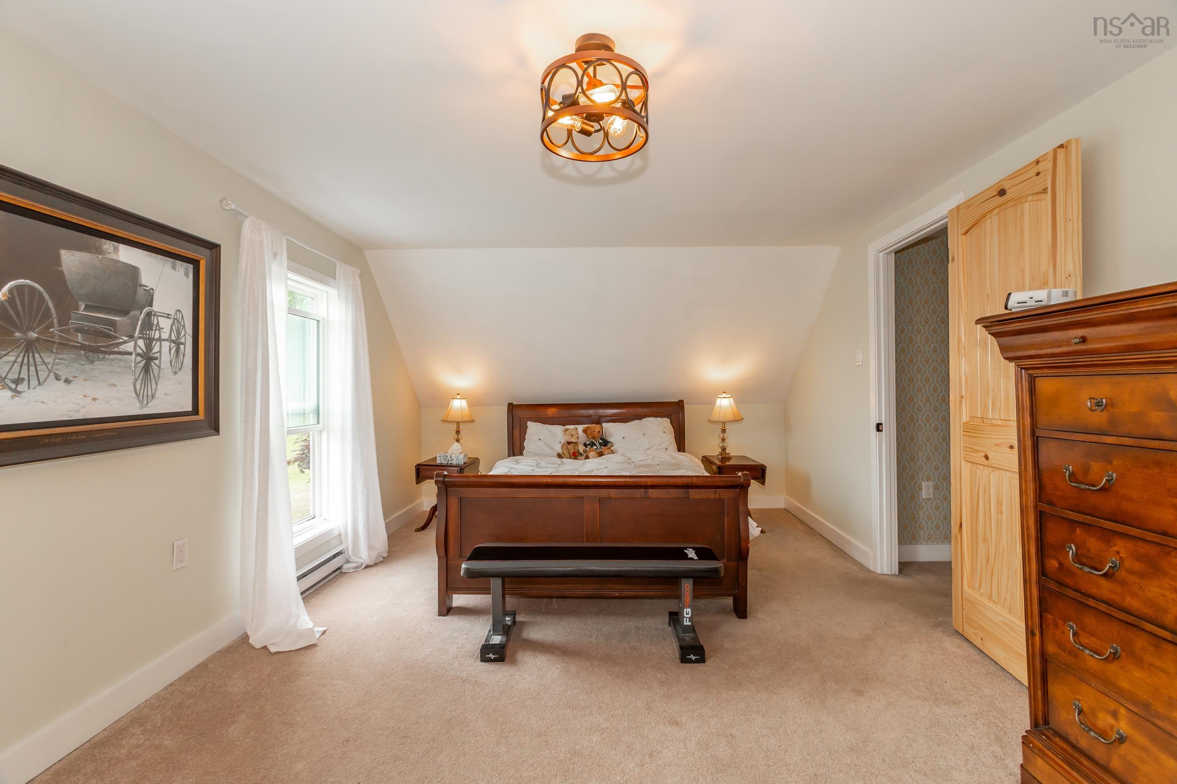 $479,500.00: 676 Highway 201, Moschelle