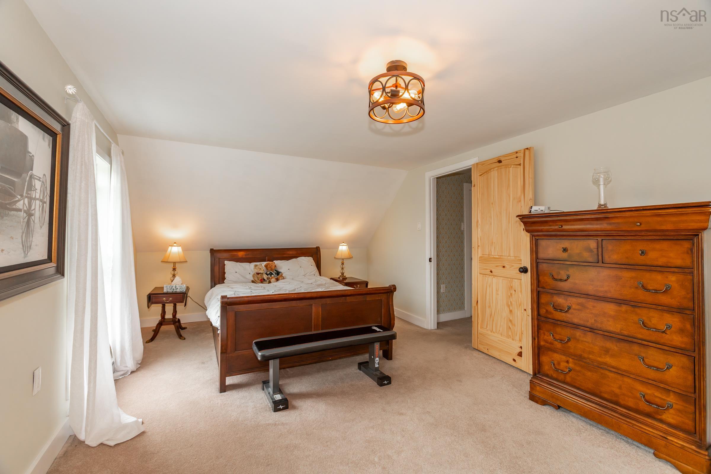 $479,500.00: 676 Highway 201, Moschelle