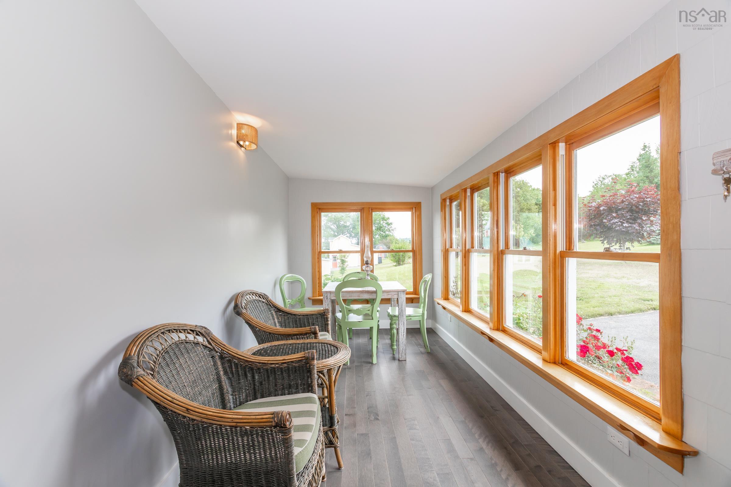 $479,500.00: 676 Highway 201, Moschelle