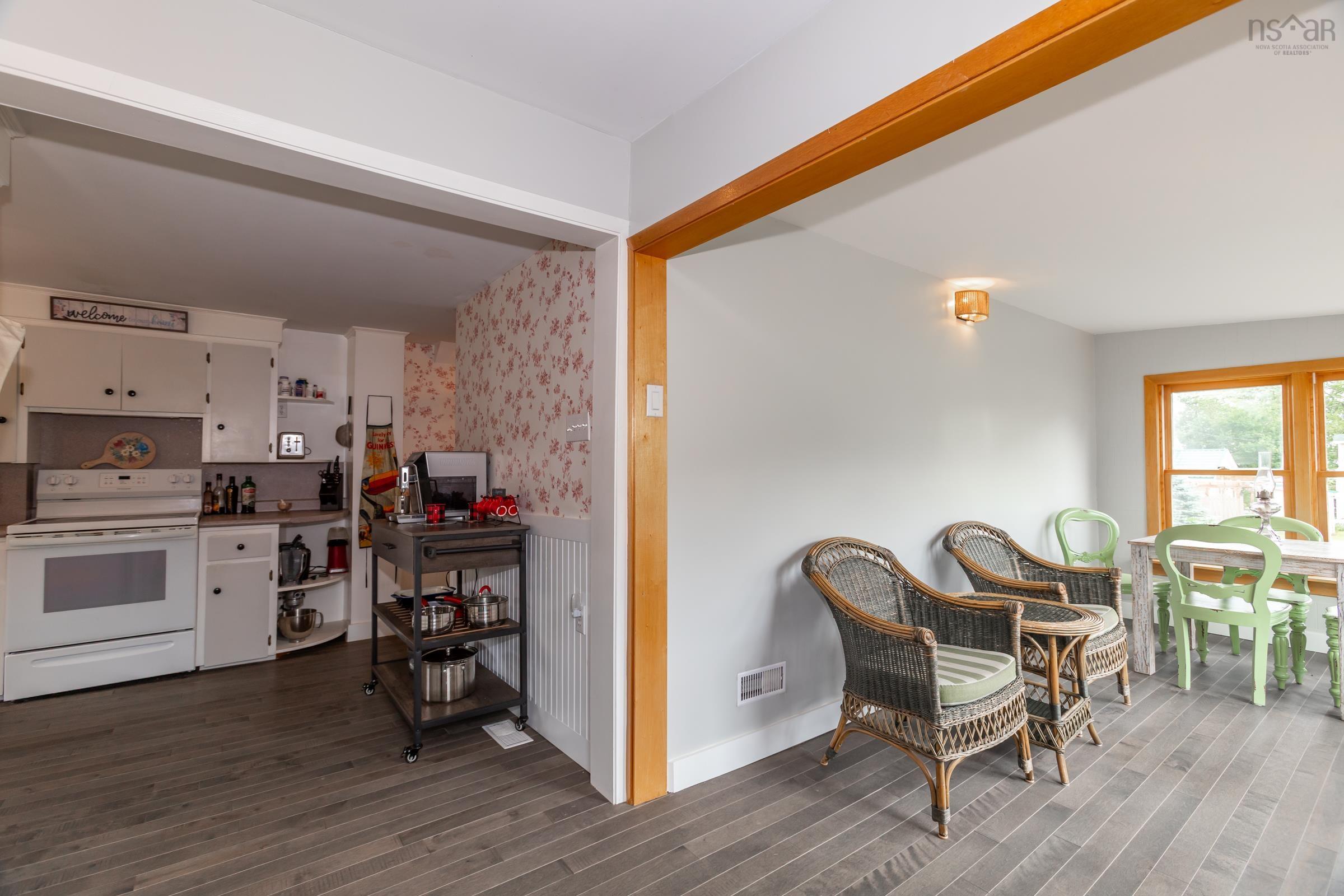 $479,500.00: 676 Highway 201, Moschelle