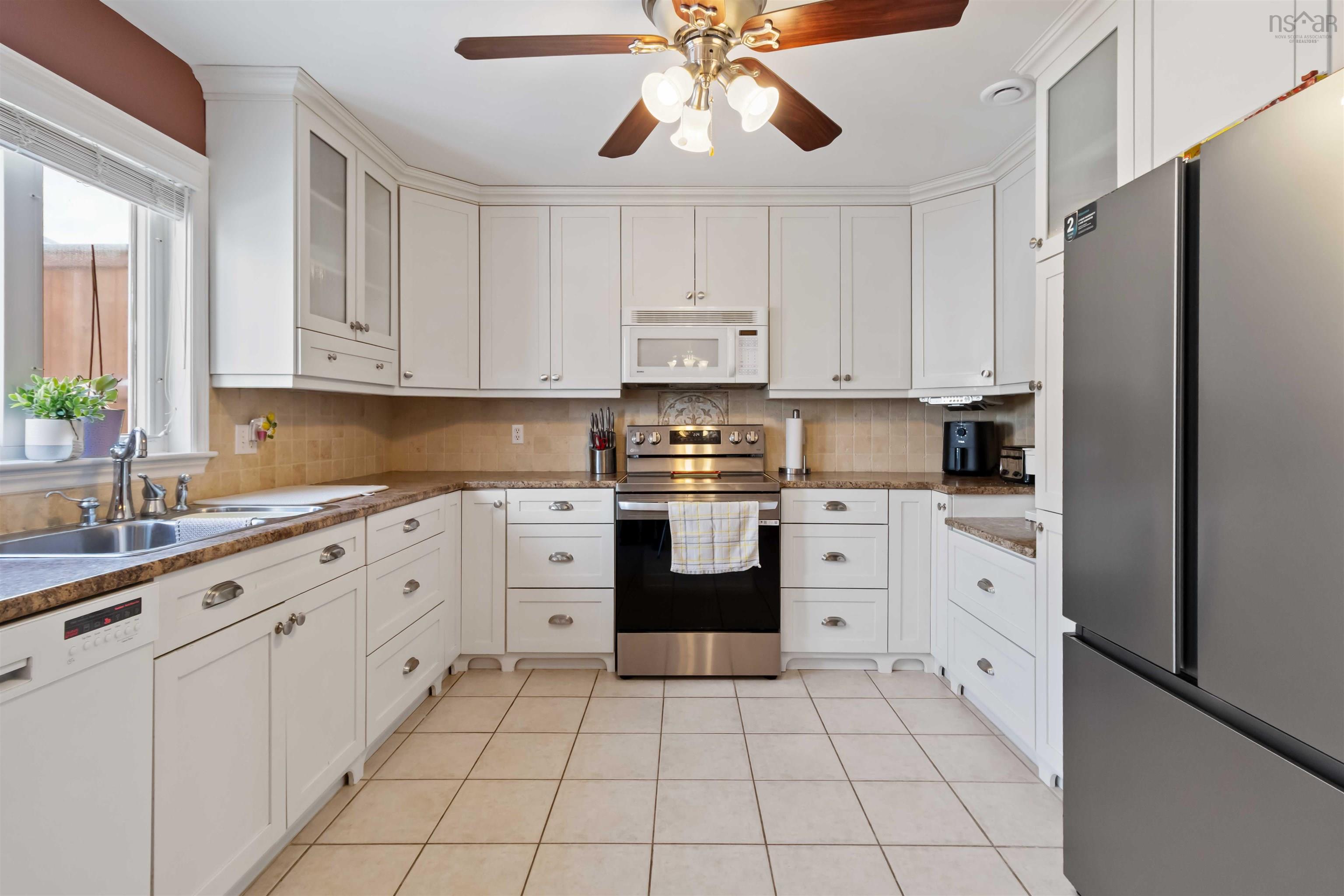 $569,900.00: 92 Russell Lake Drive, Dartmouth