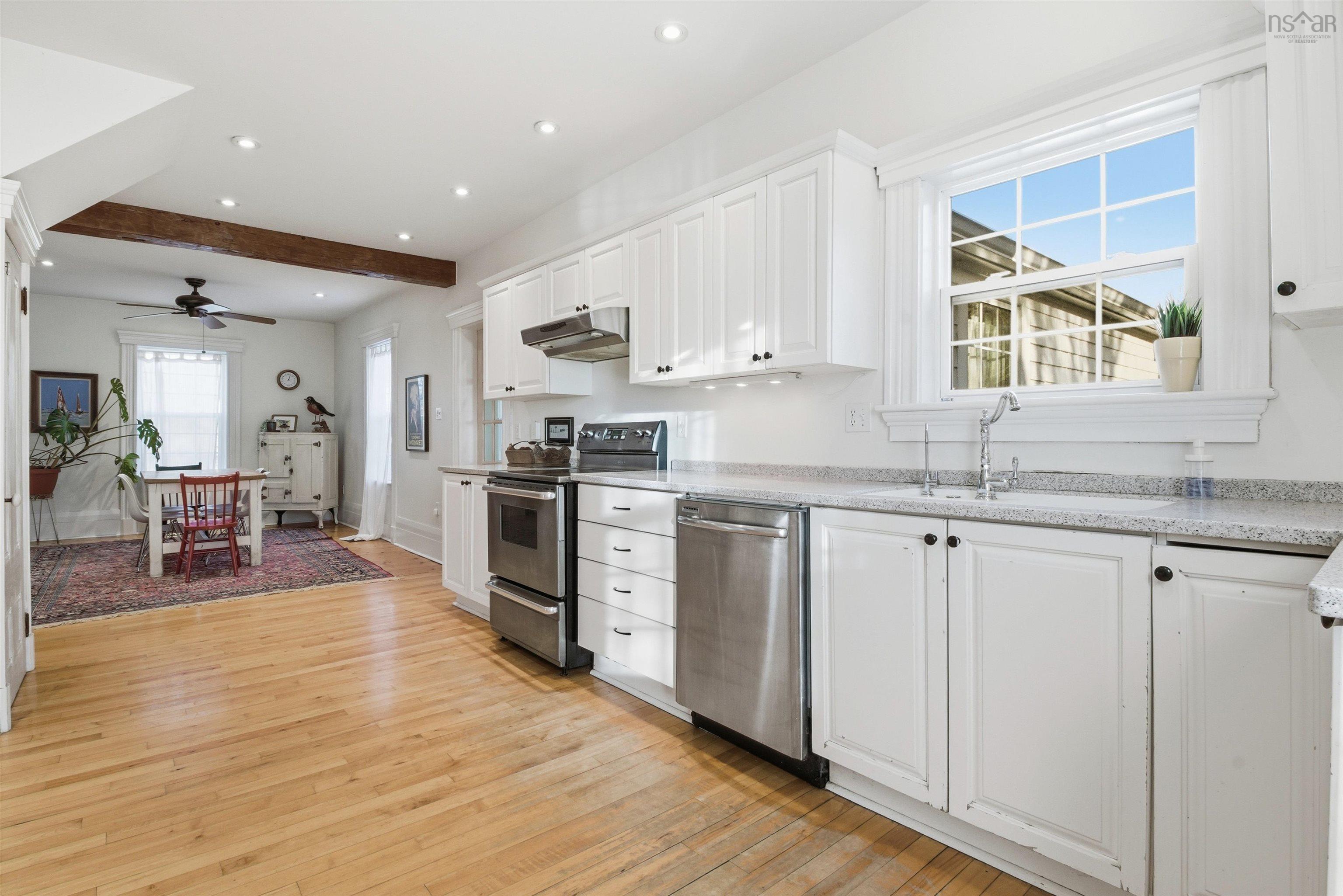 $639,000.00: 15 Falmouth Dyke Rd, Falmouth