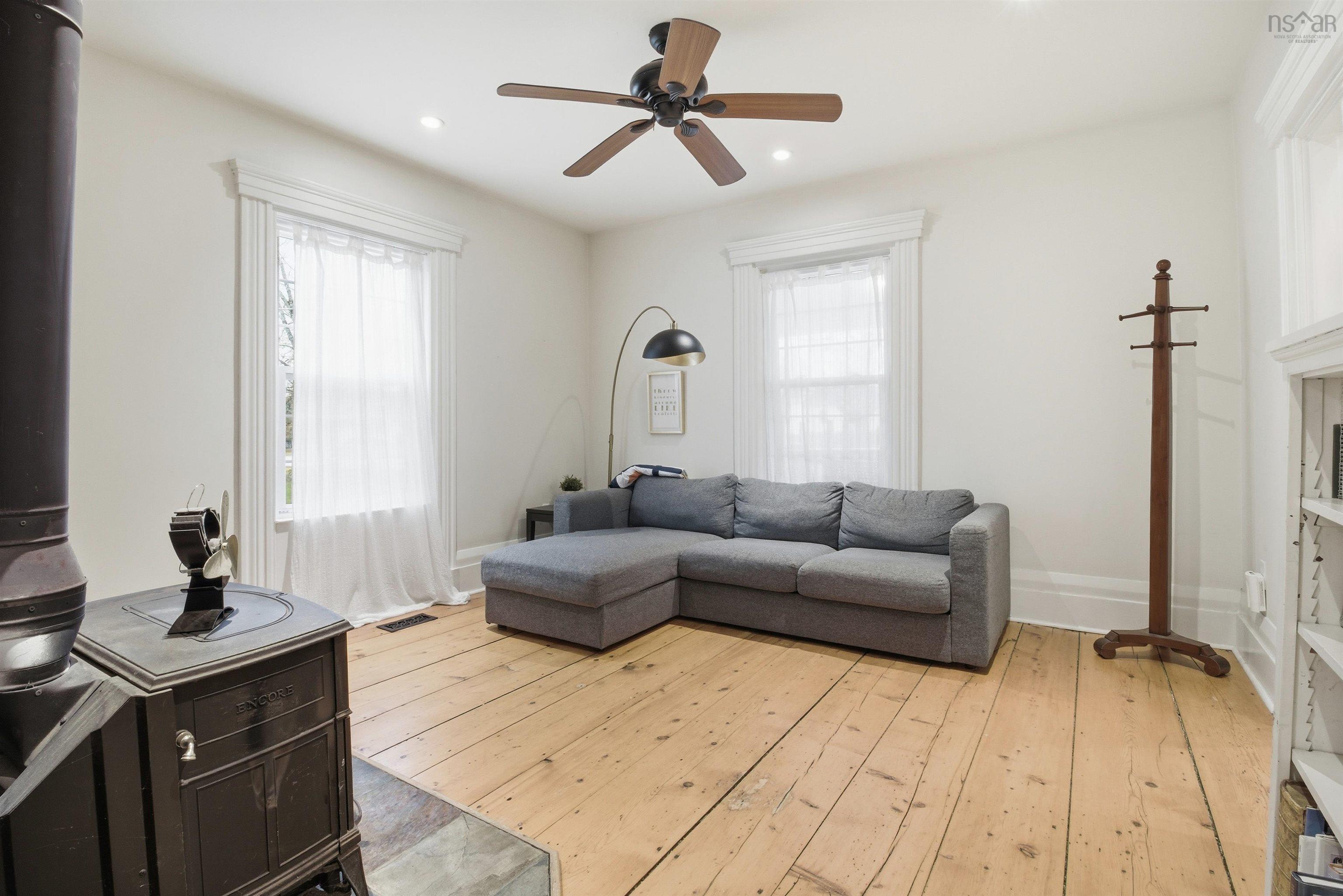 $639,000.00: 15 Falmouth Dyke Rd, Falmouth