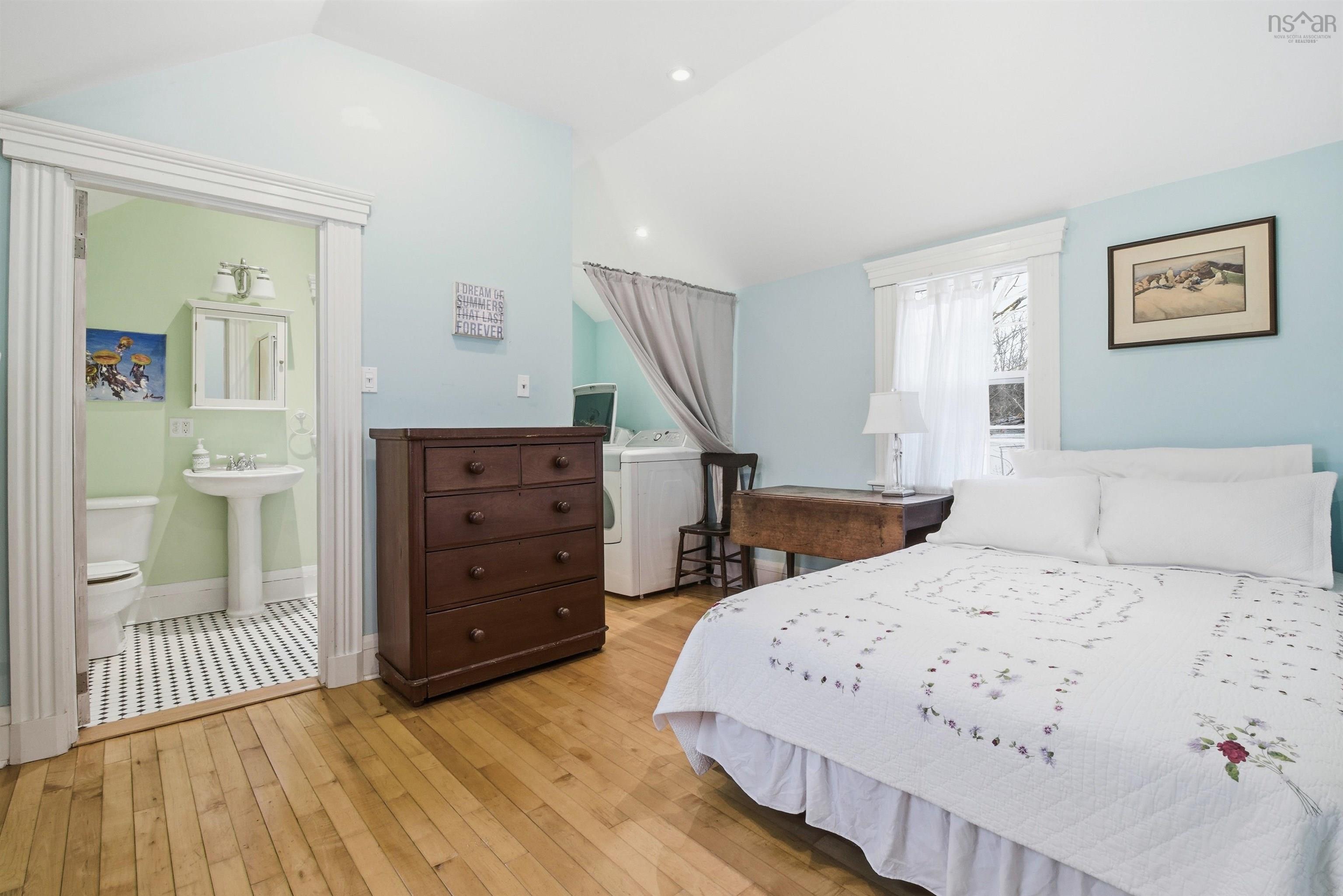 $639,000.00: 15 Falmouth Dyke Rd, Falmouth