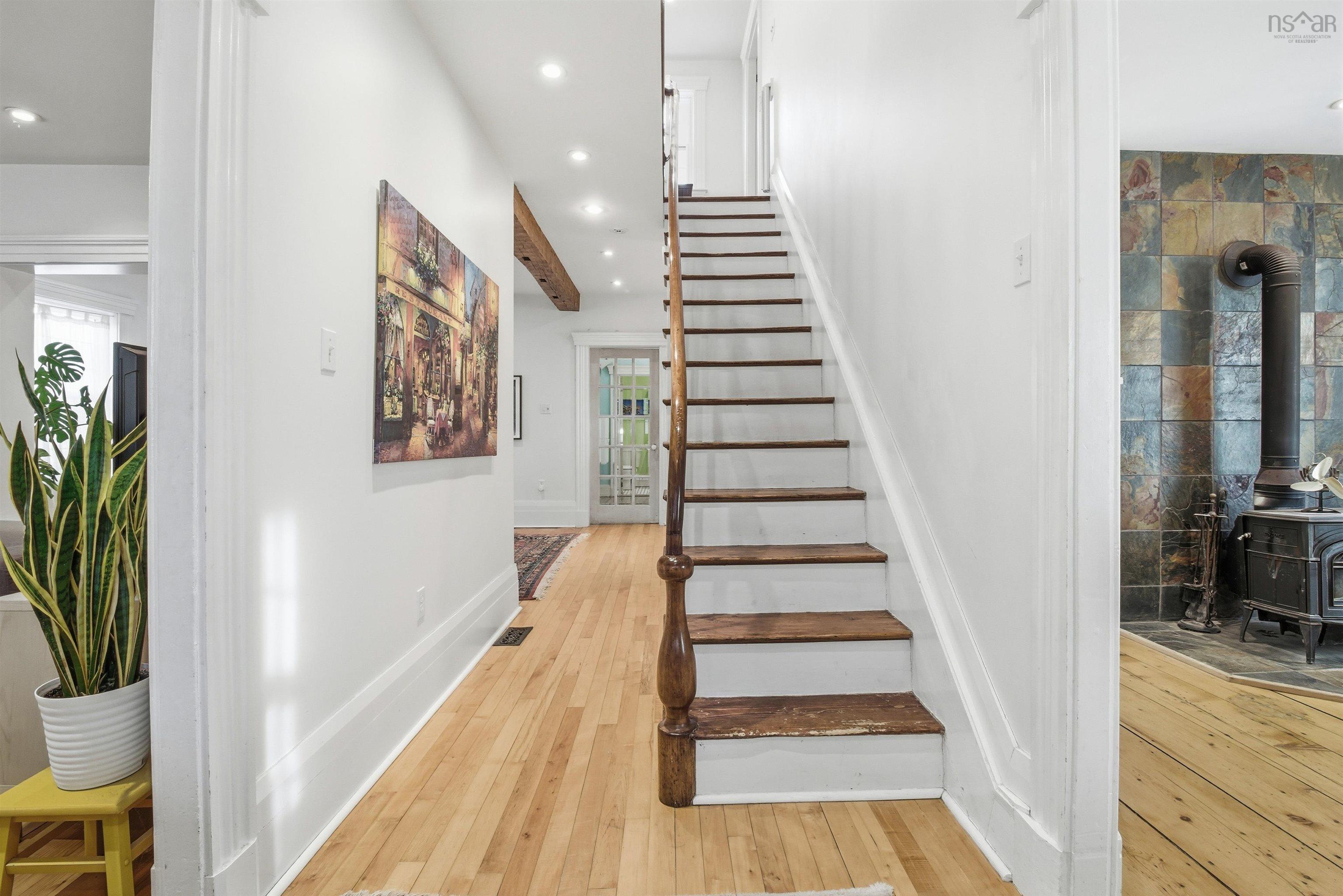 $639,000.00: 15 Falmouth Dyke Rd, Falmouth