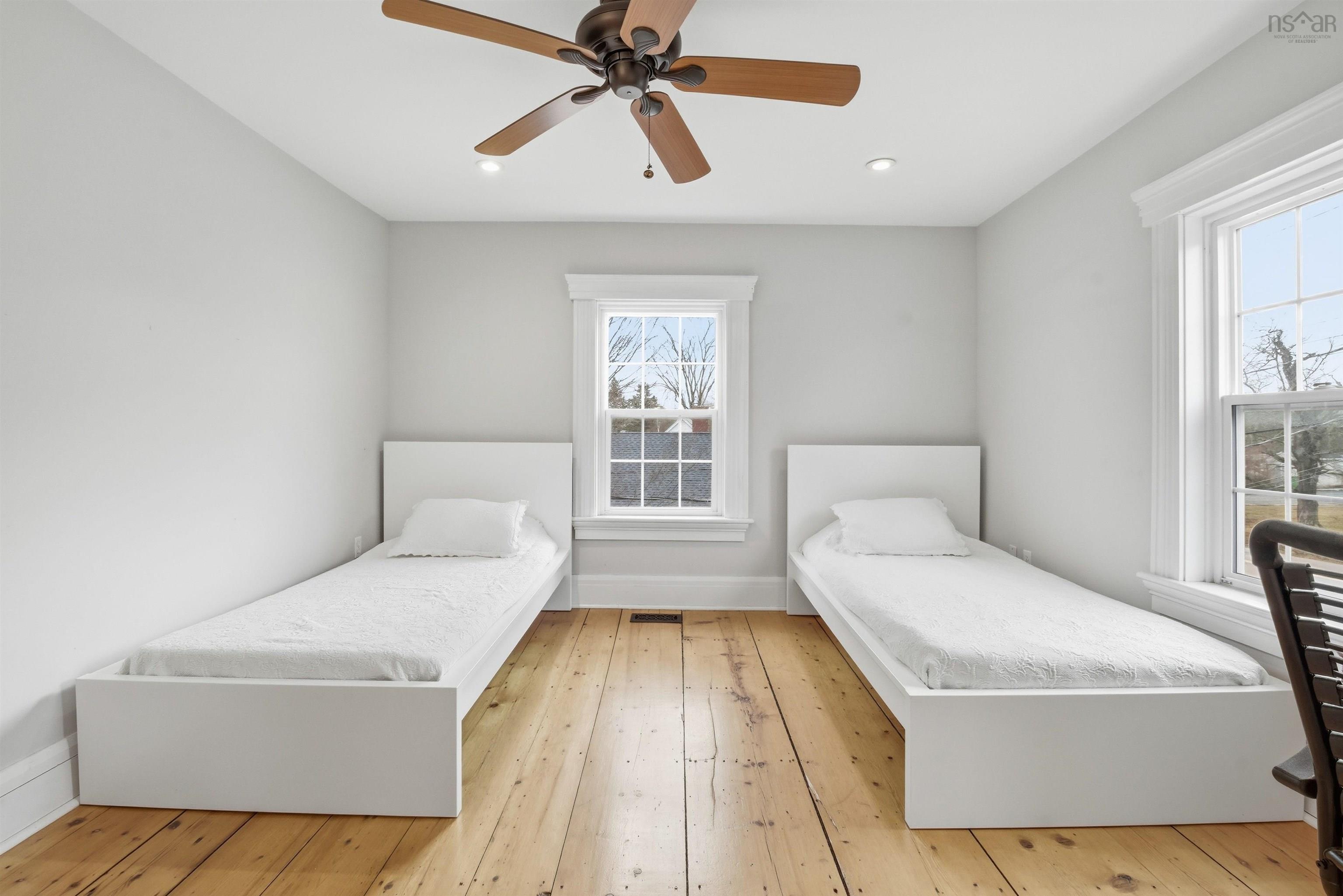 $639,000.00: 15 Falmouth Dyke Rd, Falmouth