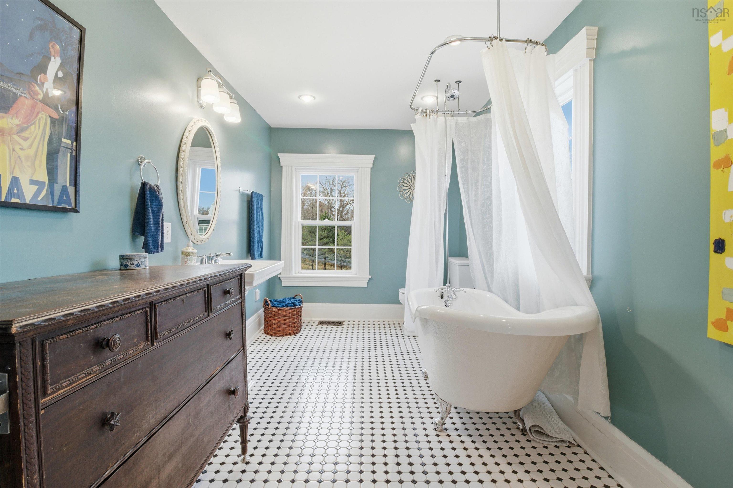 $639,000.00: 15 Falmouth Dyke Rd, Falmouth