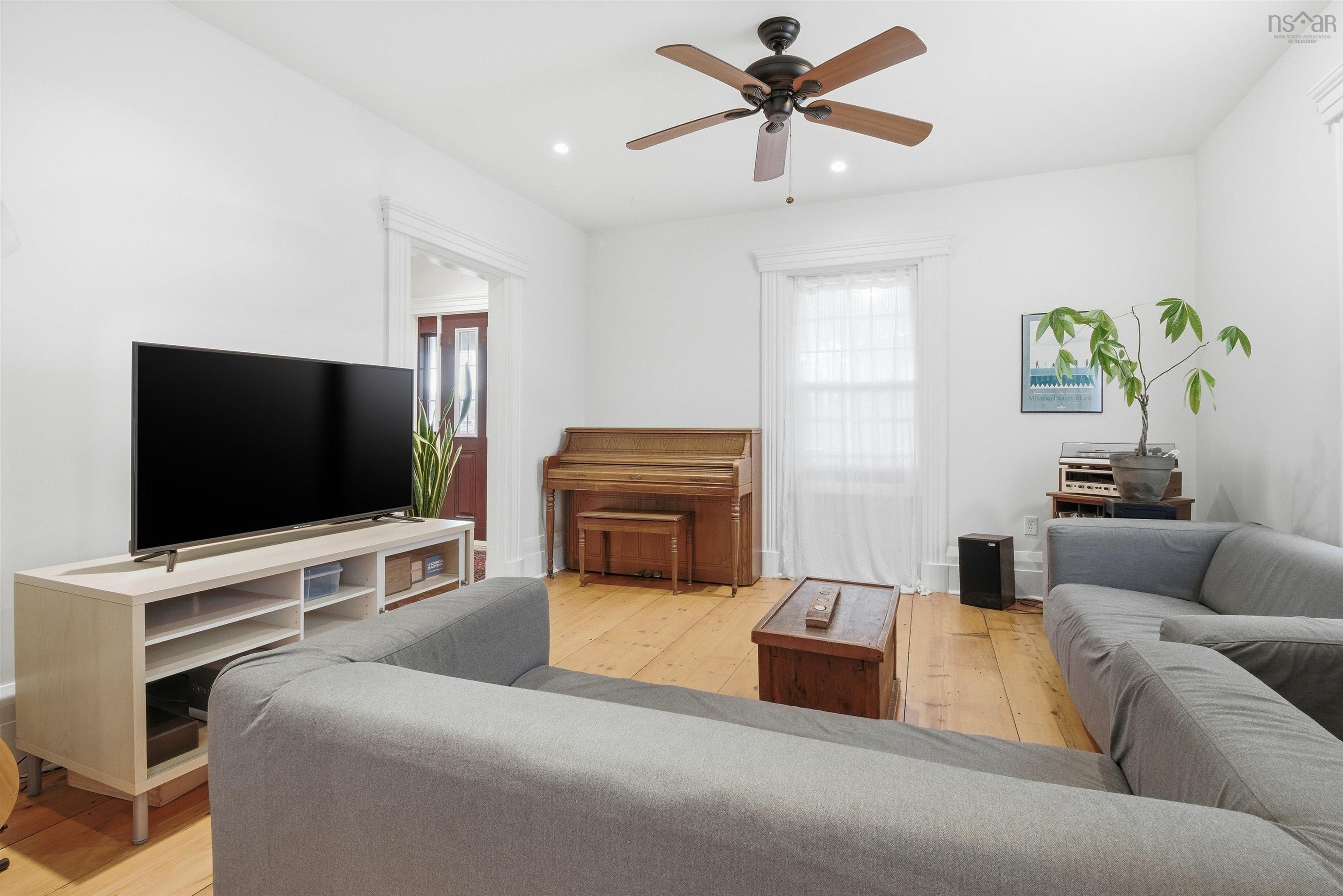 $639,000.00: 15 Falmouth Dyke Rd, Falmouth