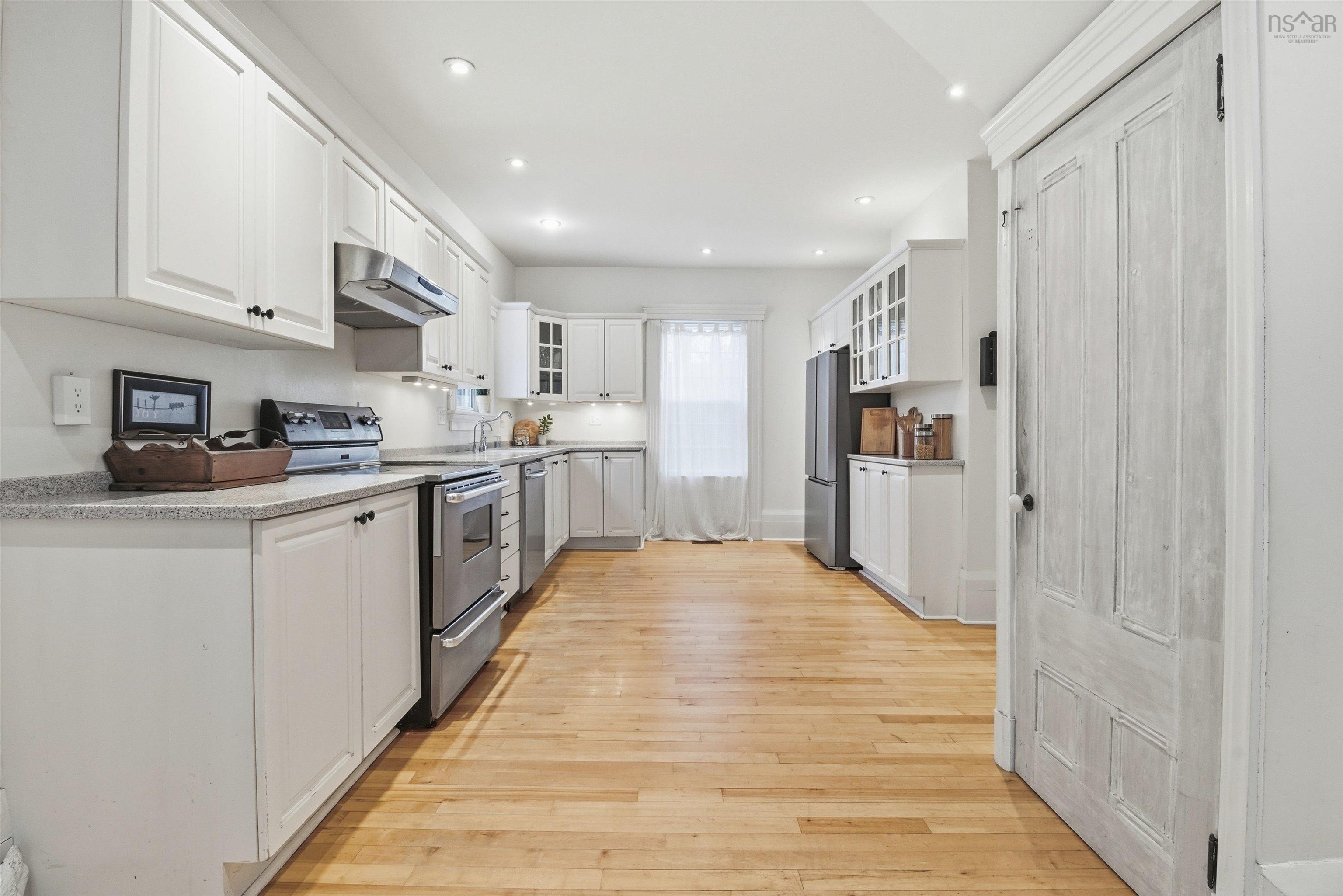 $639,000.00: 15 Falmouth Dyke Rd, Falmouth