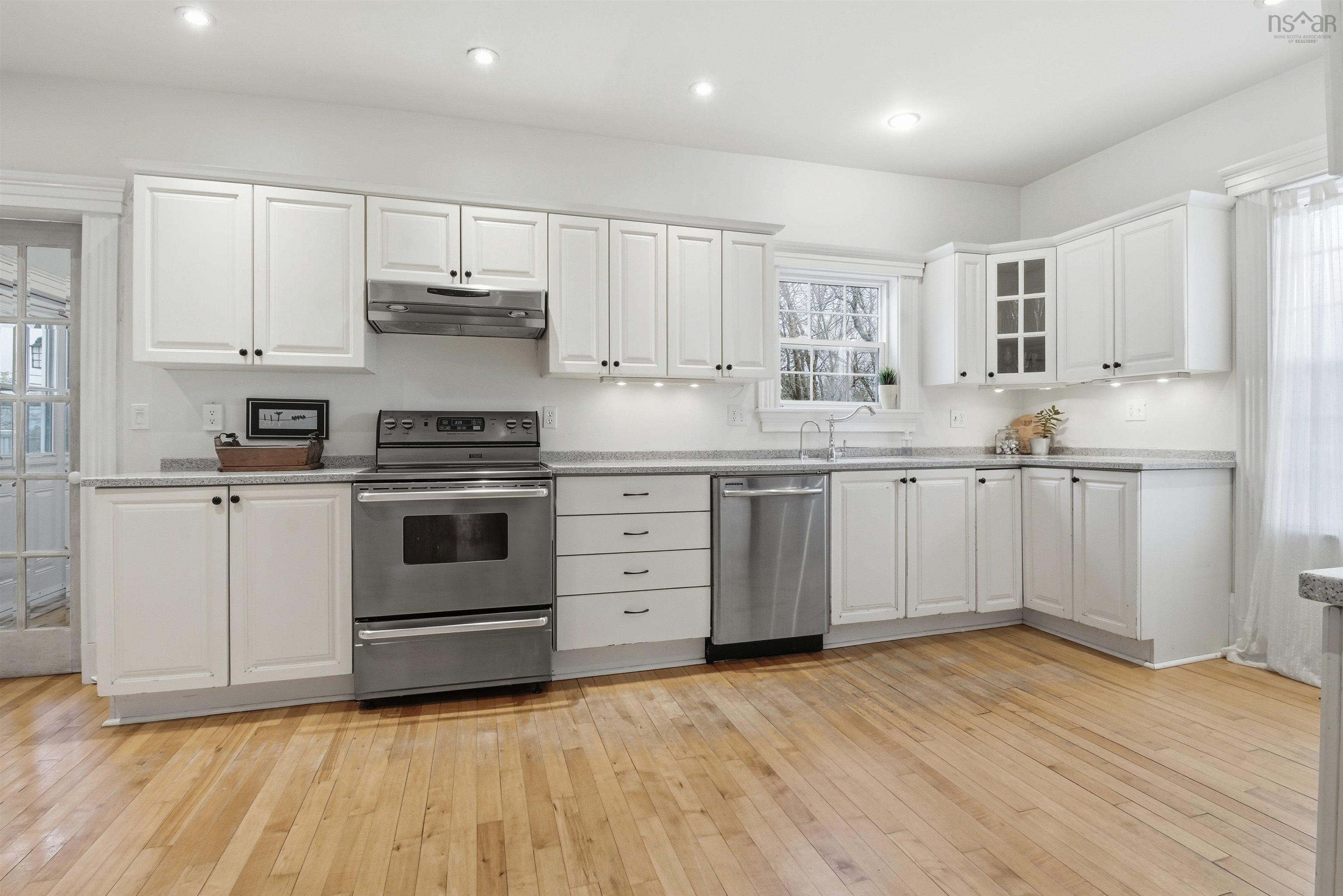 $639,000.00: 15 Falmouth Dyke Rd, Falmouth