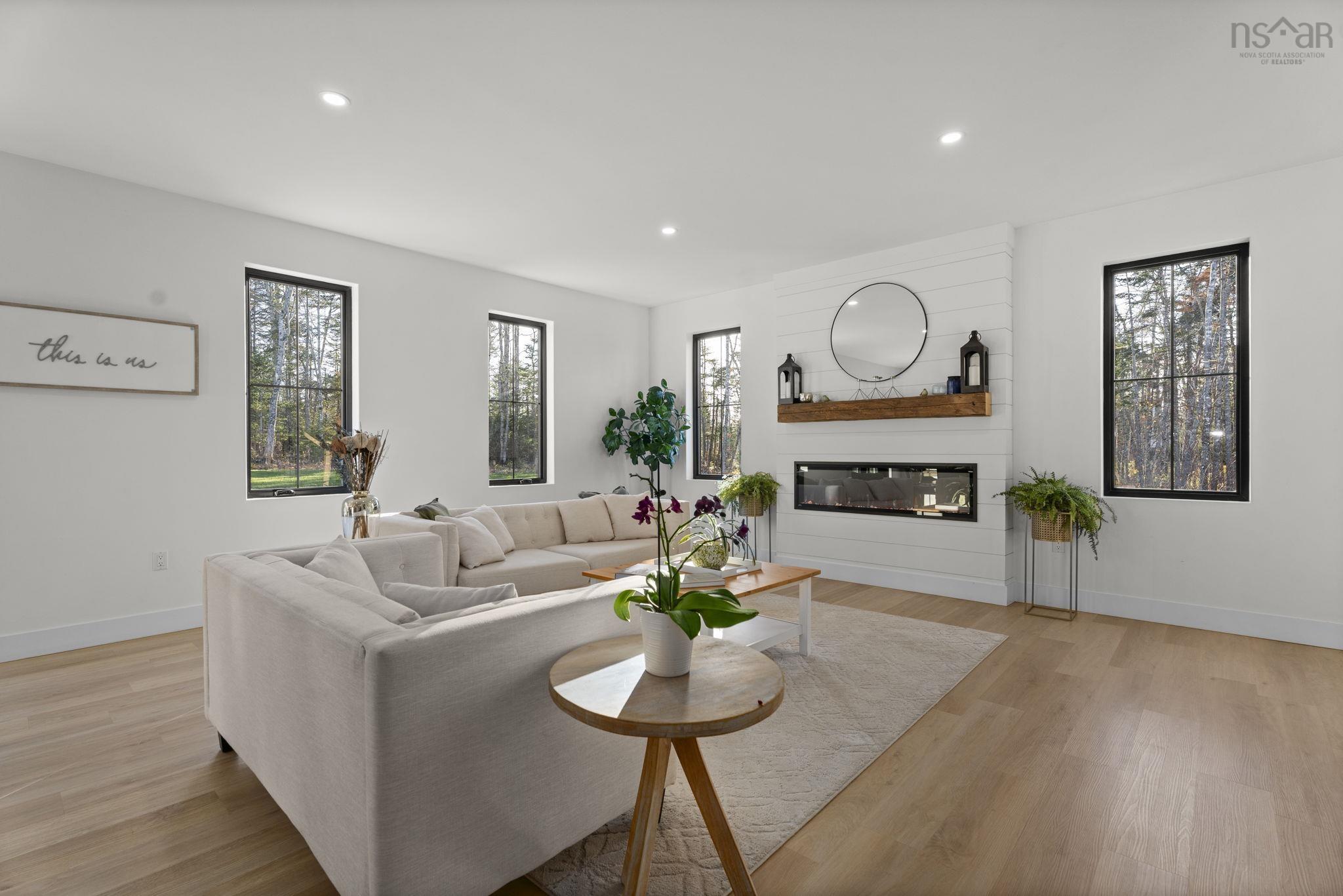 $999,900.00: 106 Edward Dr, Enfield