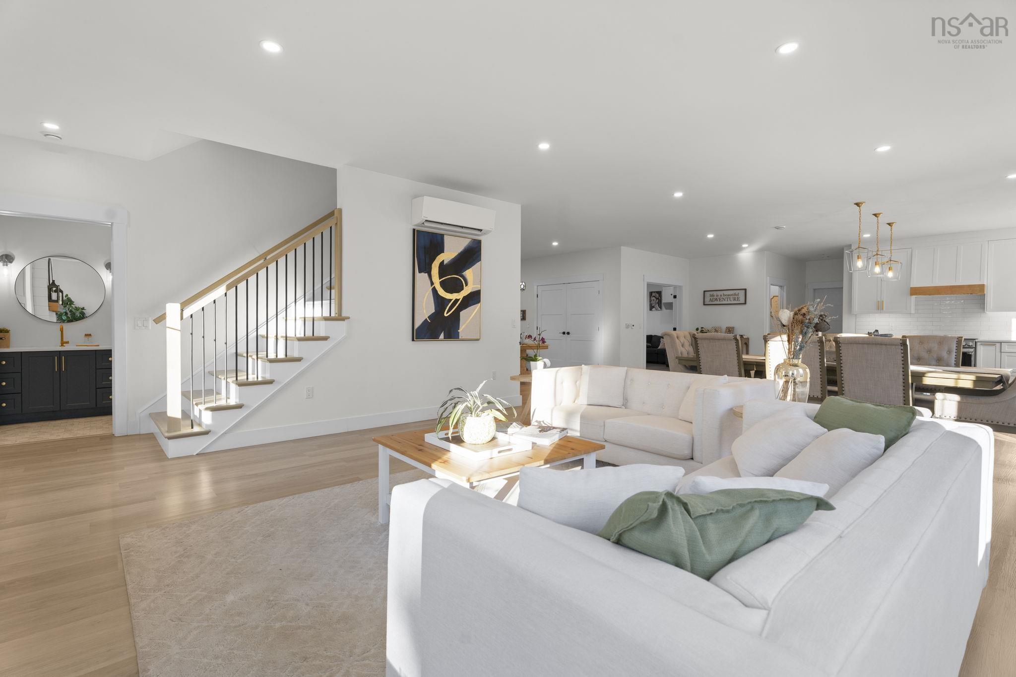 $999,900.00: 106 Edward Dr, Enfield