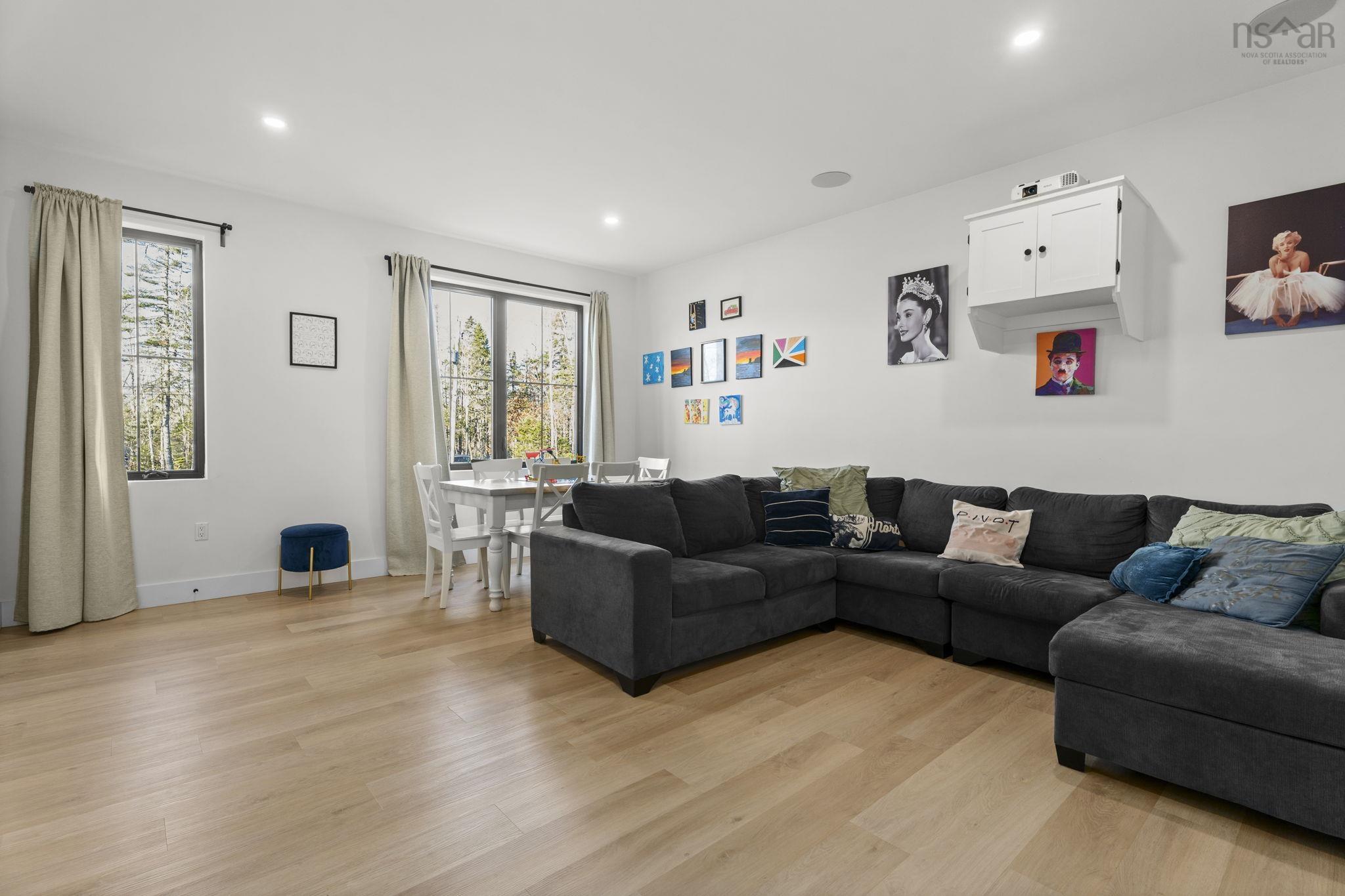 $999,900.00: 106 Edward Dr, Enfield