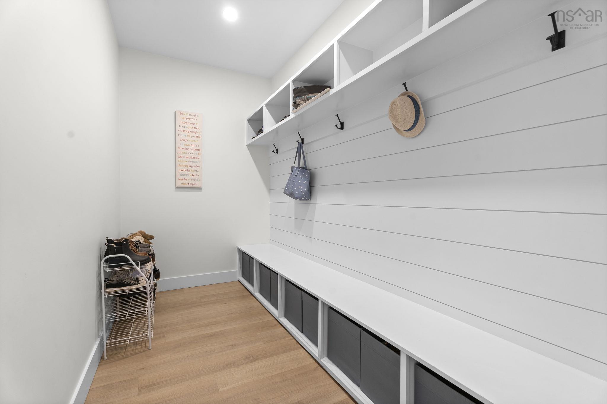 $999,900.00: 106 Edward Dr, Enfield