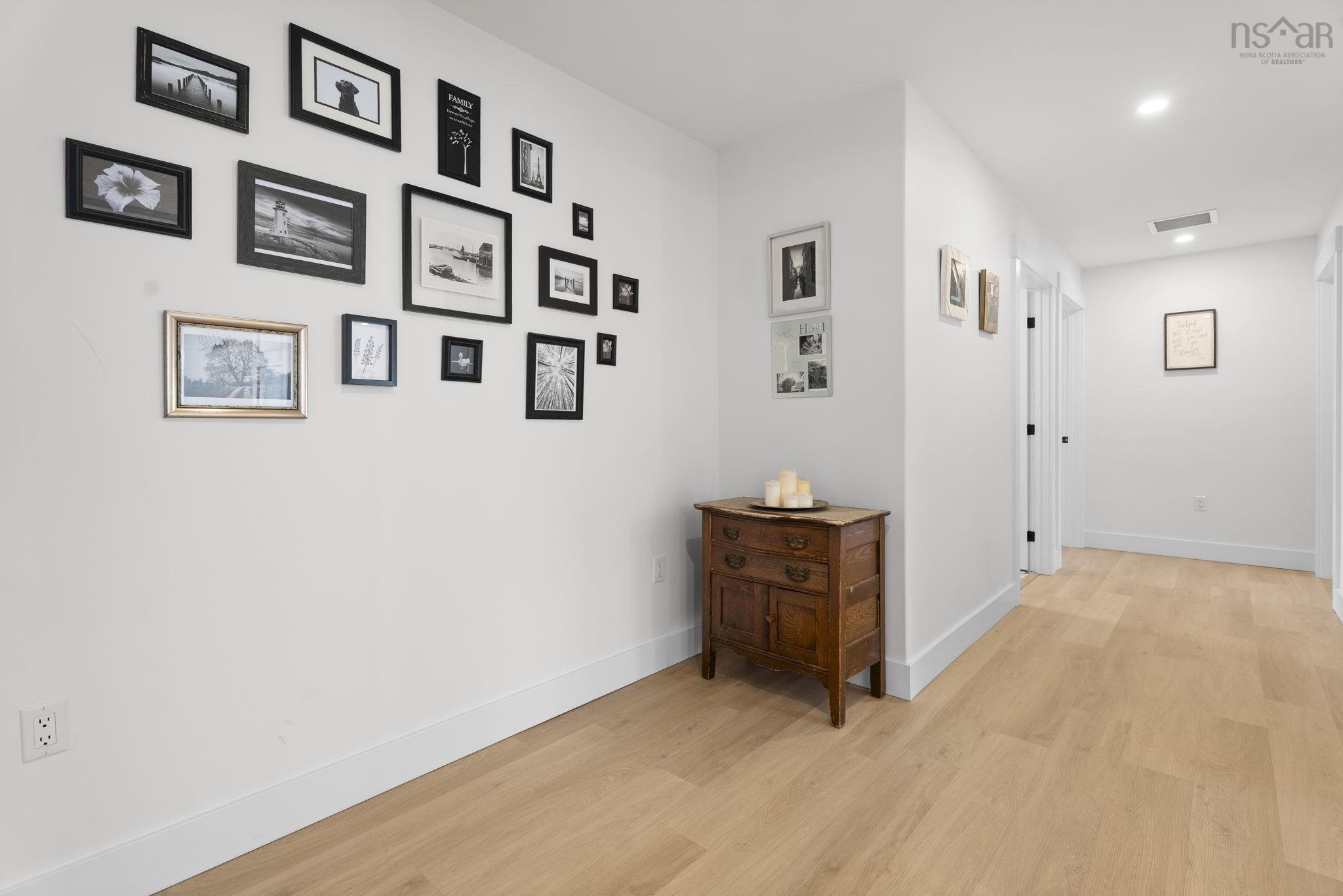 $999,900.00: 106 Edward Dr, Enfield